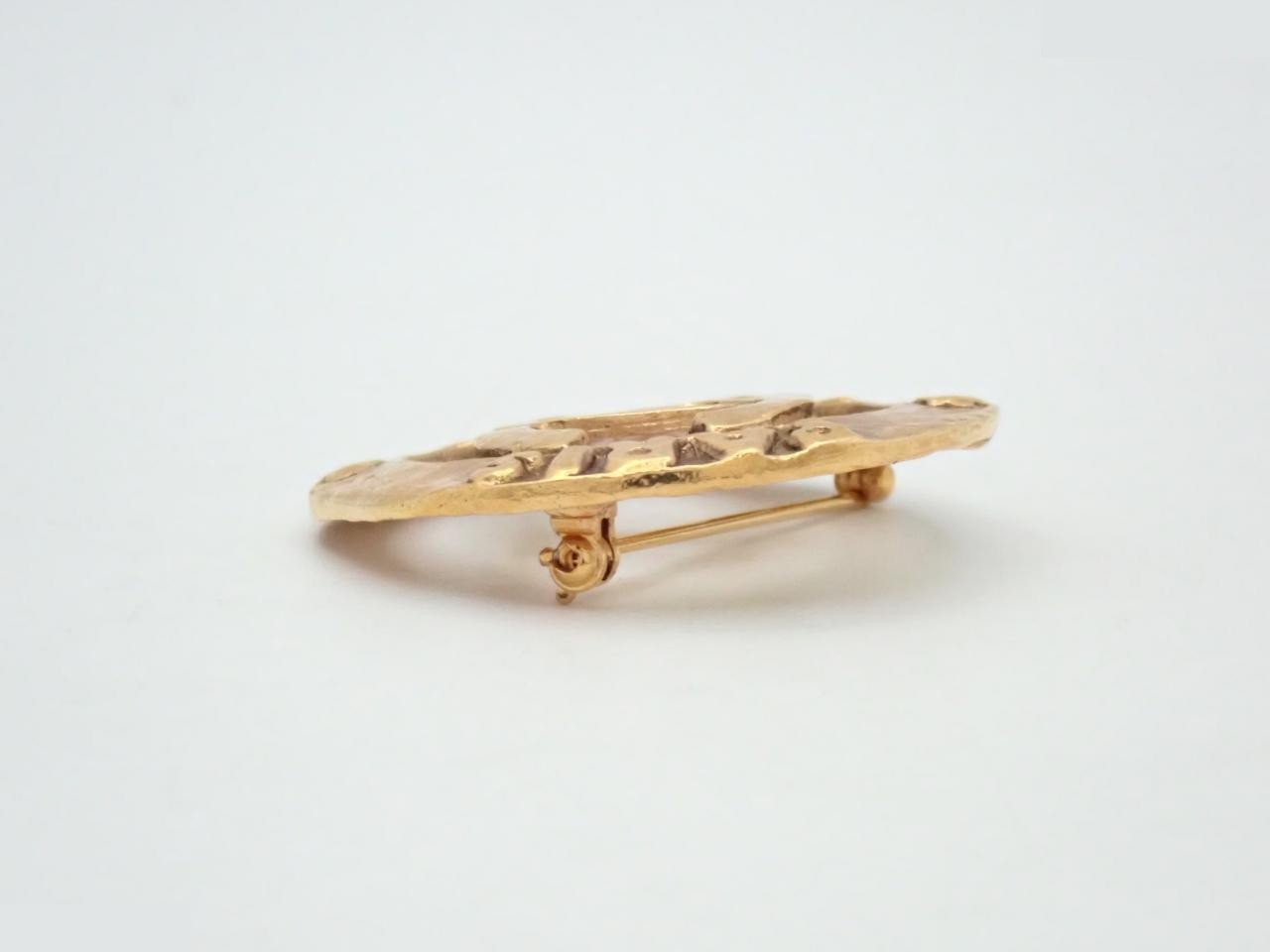 brooch — view 3