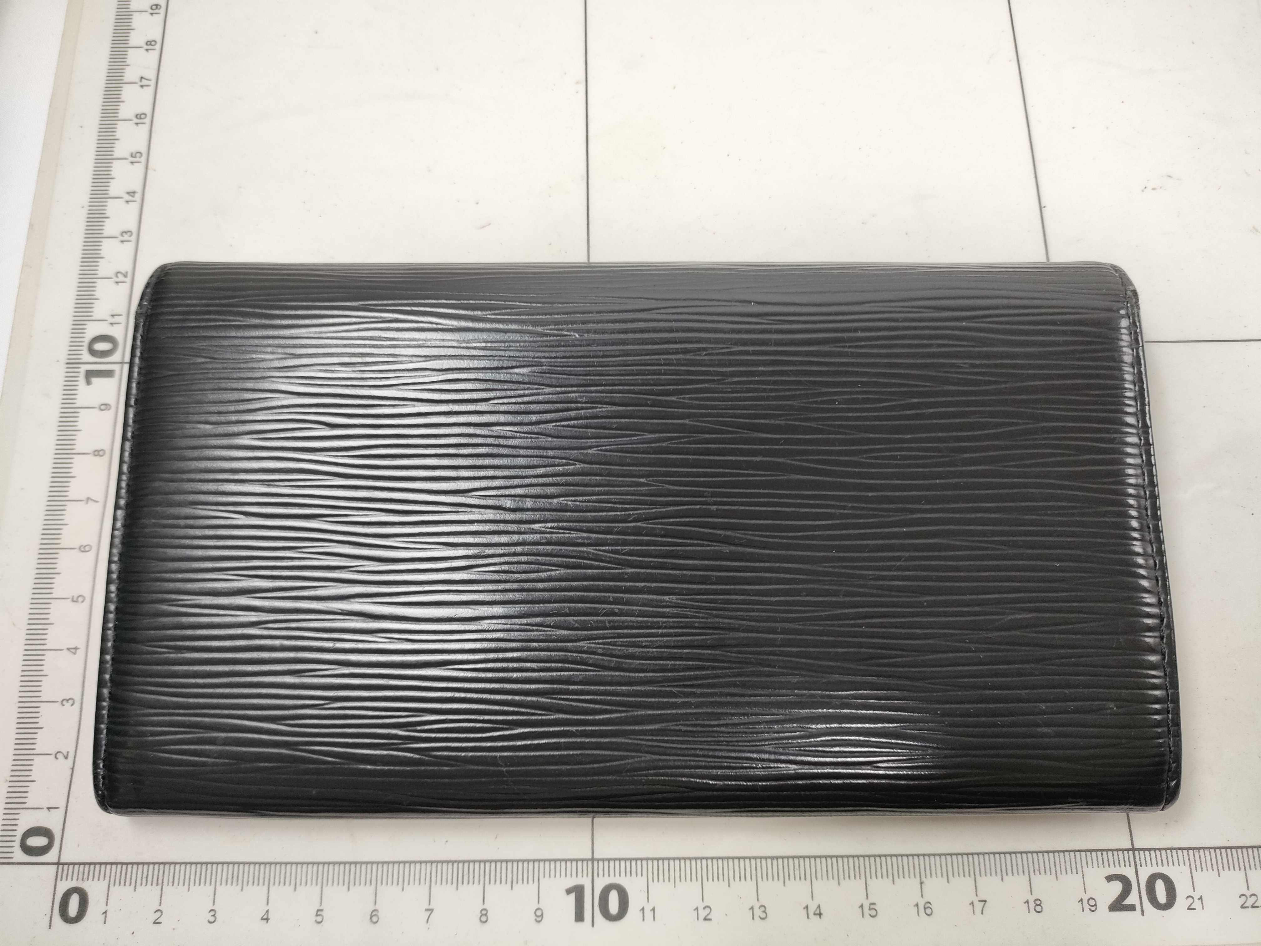 Epi Pochette Portemonnaie Credit Card M63592 Wallet — view 2