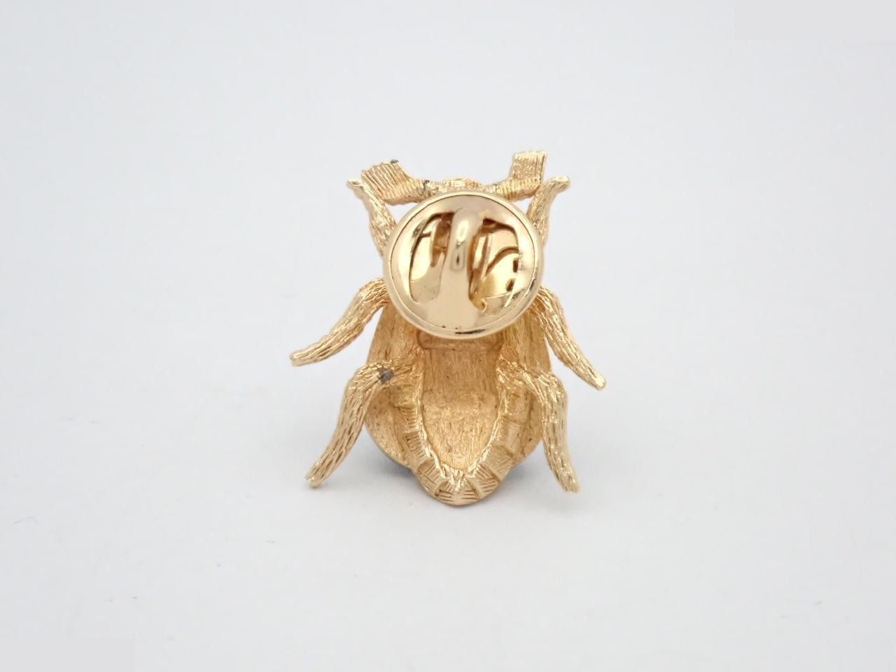 brooch — view 2