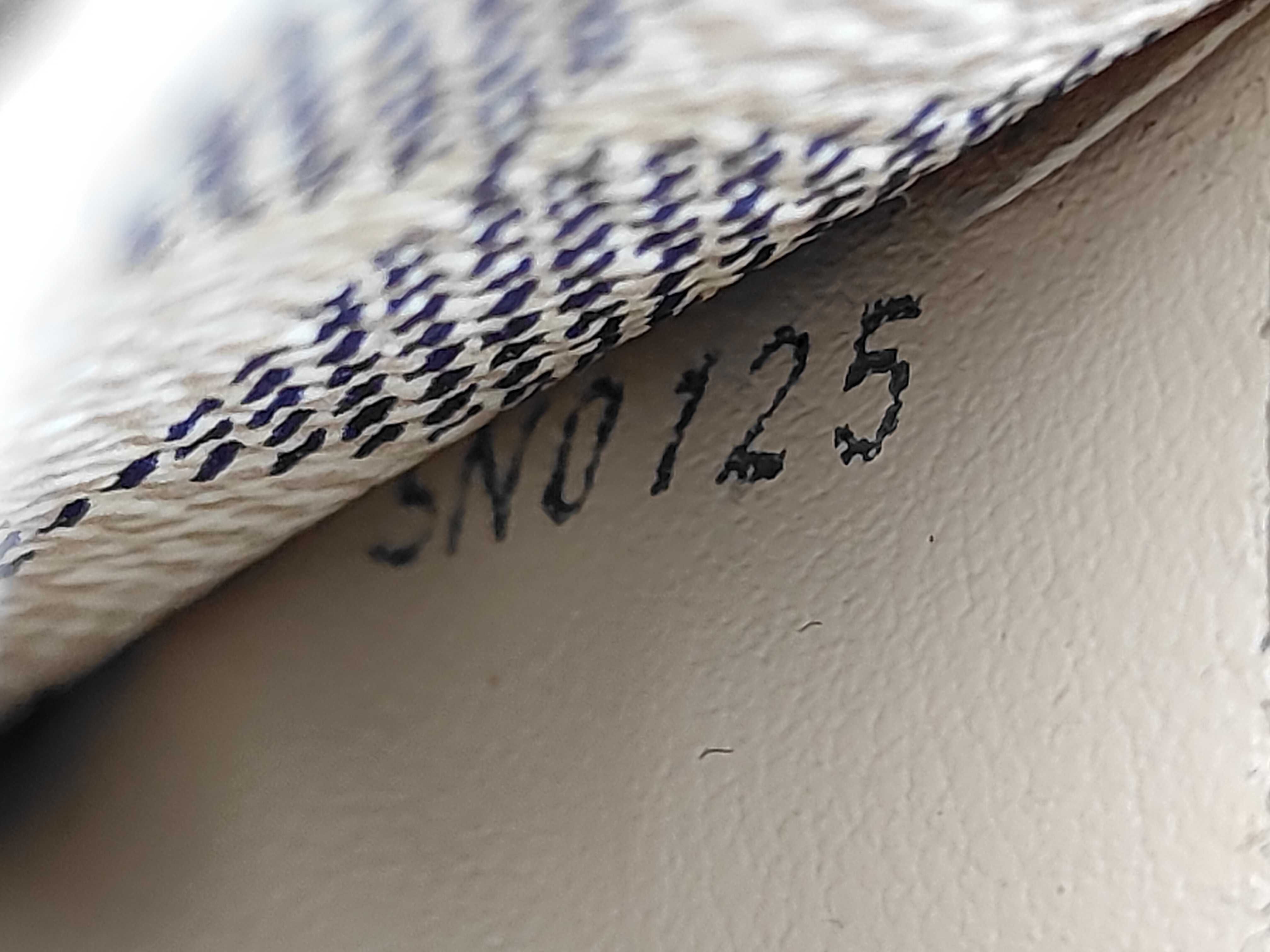 Damier Azur Portefeuille Sarah Wallet — view 12