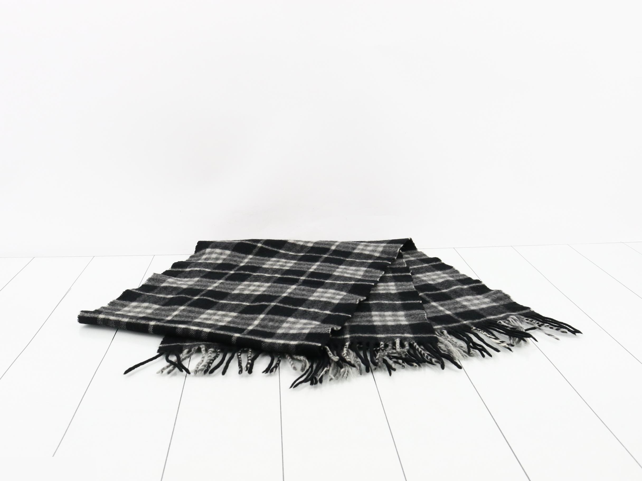 Nova Check Scarf, Black, 100% Cashmere — view 3