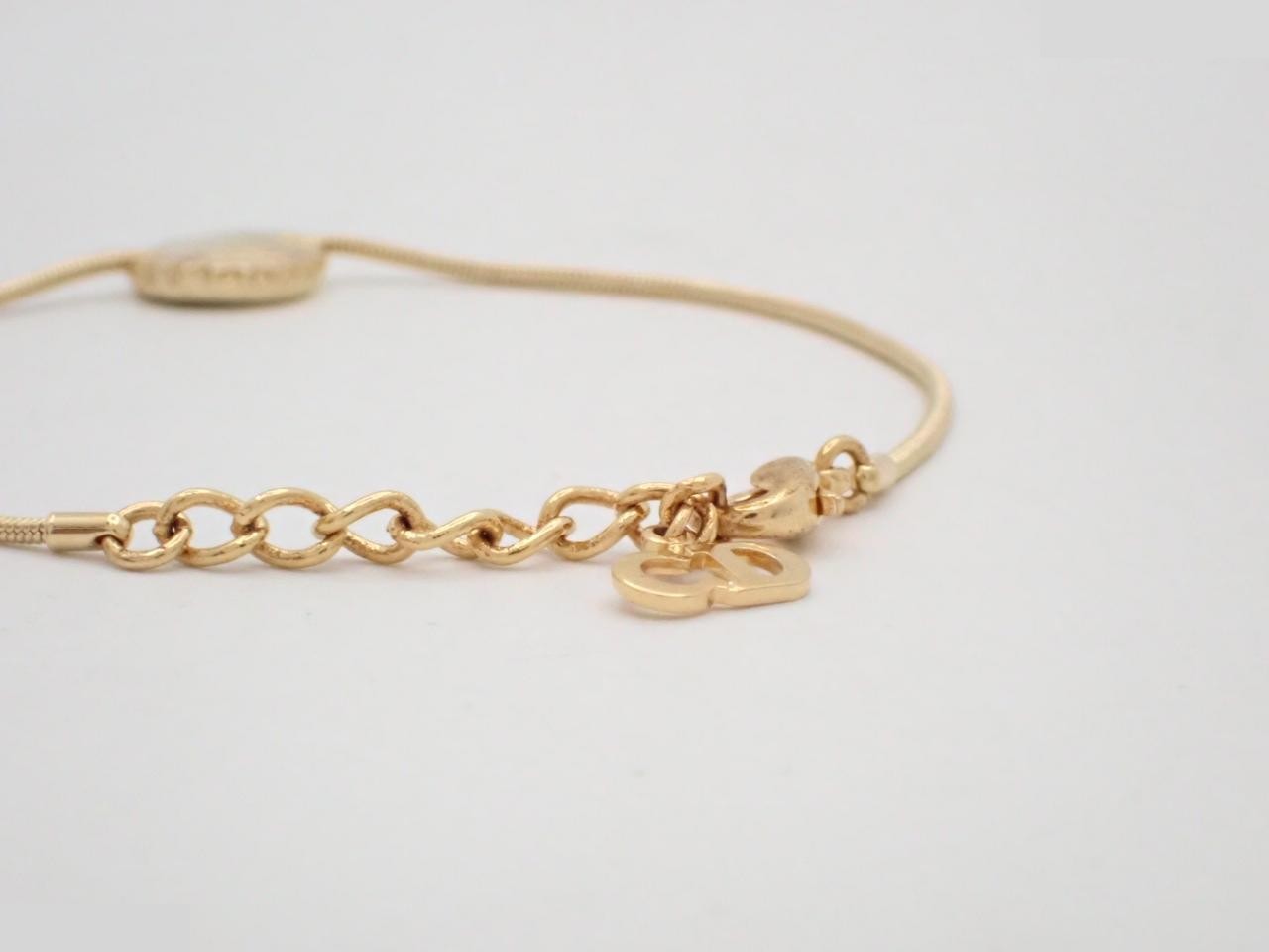 Other items in the line: Precious metal bracelets and bangles (metal), wrist circumference approximately 18.5 cm. — view 3