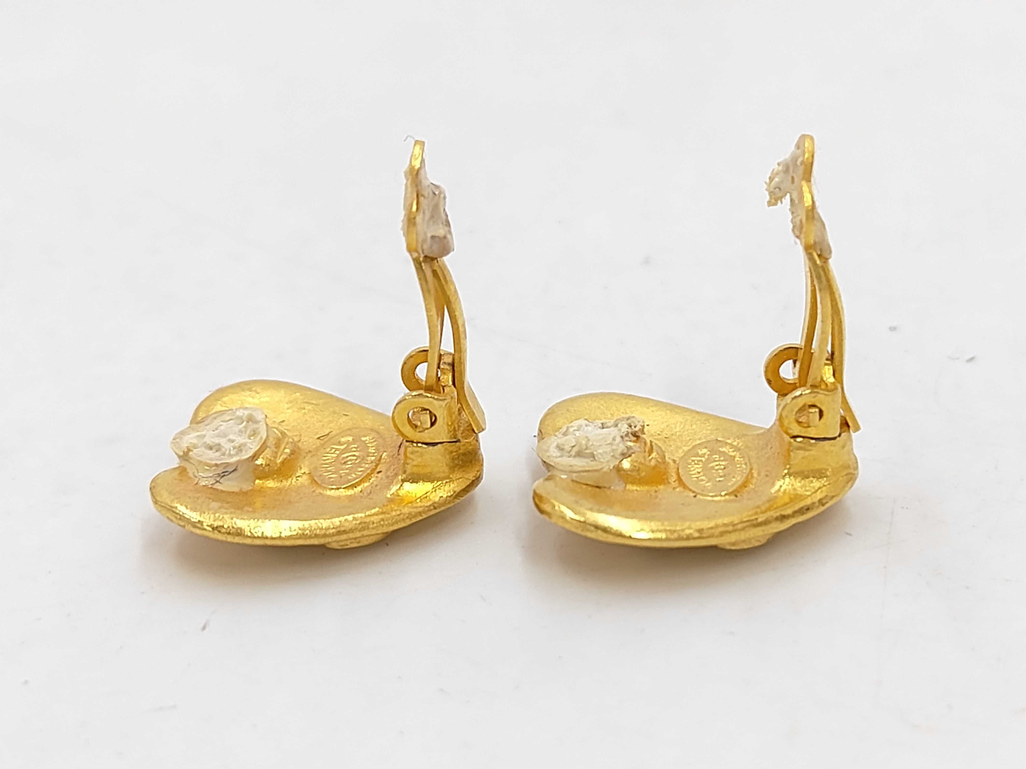 95P Coco Mark Earrings, Heart, Gold, Vintage Earrings — view 3