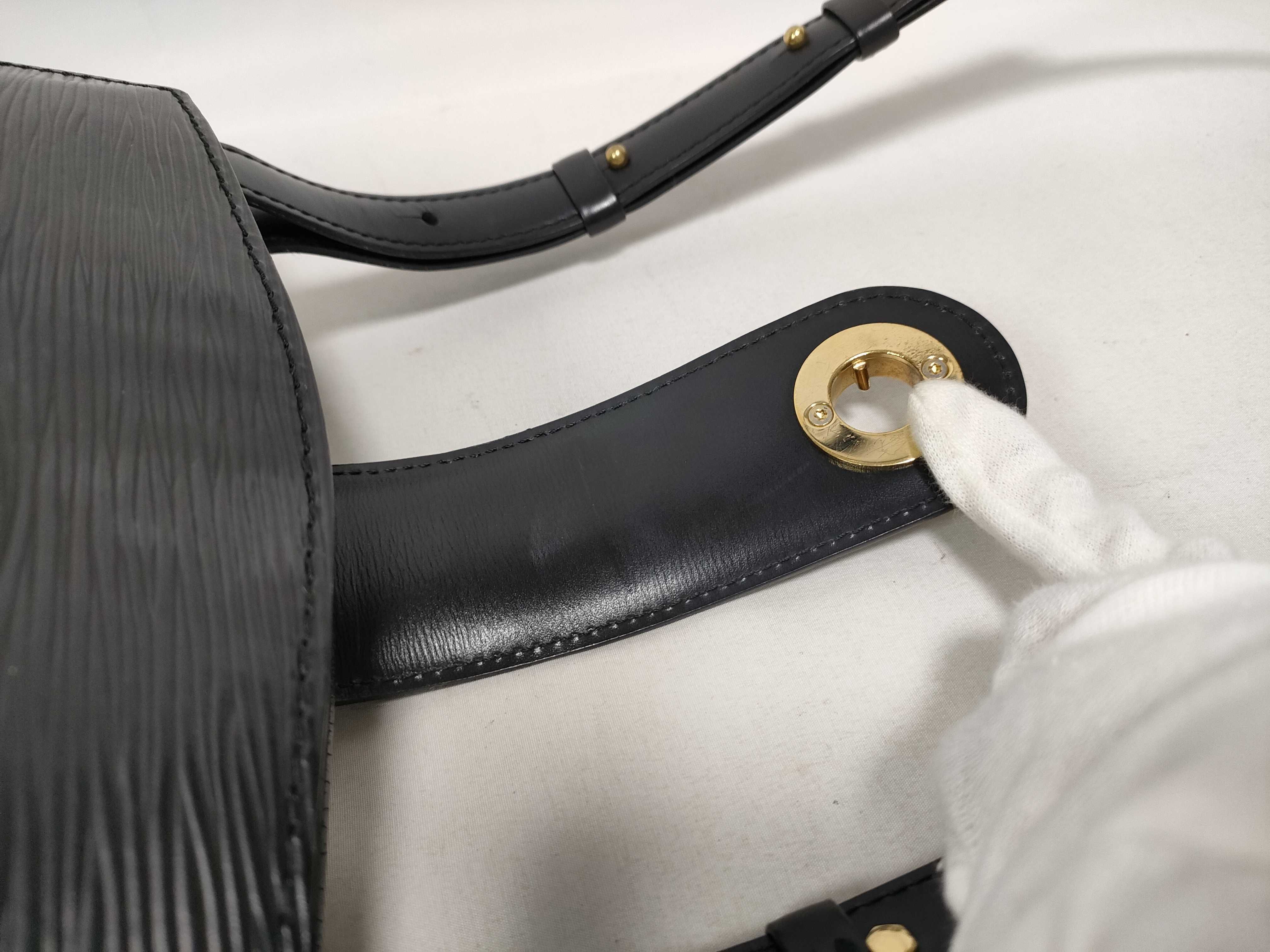 Epi Leather M52252 Epi Cluny Leather Black Shoulder Bag — view 10