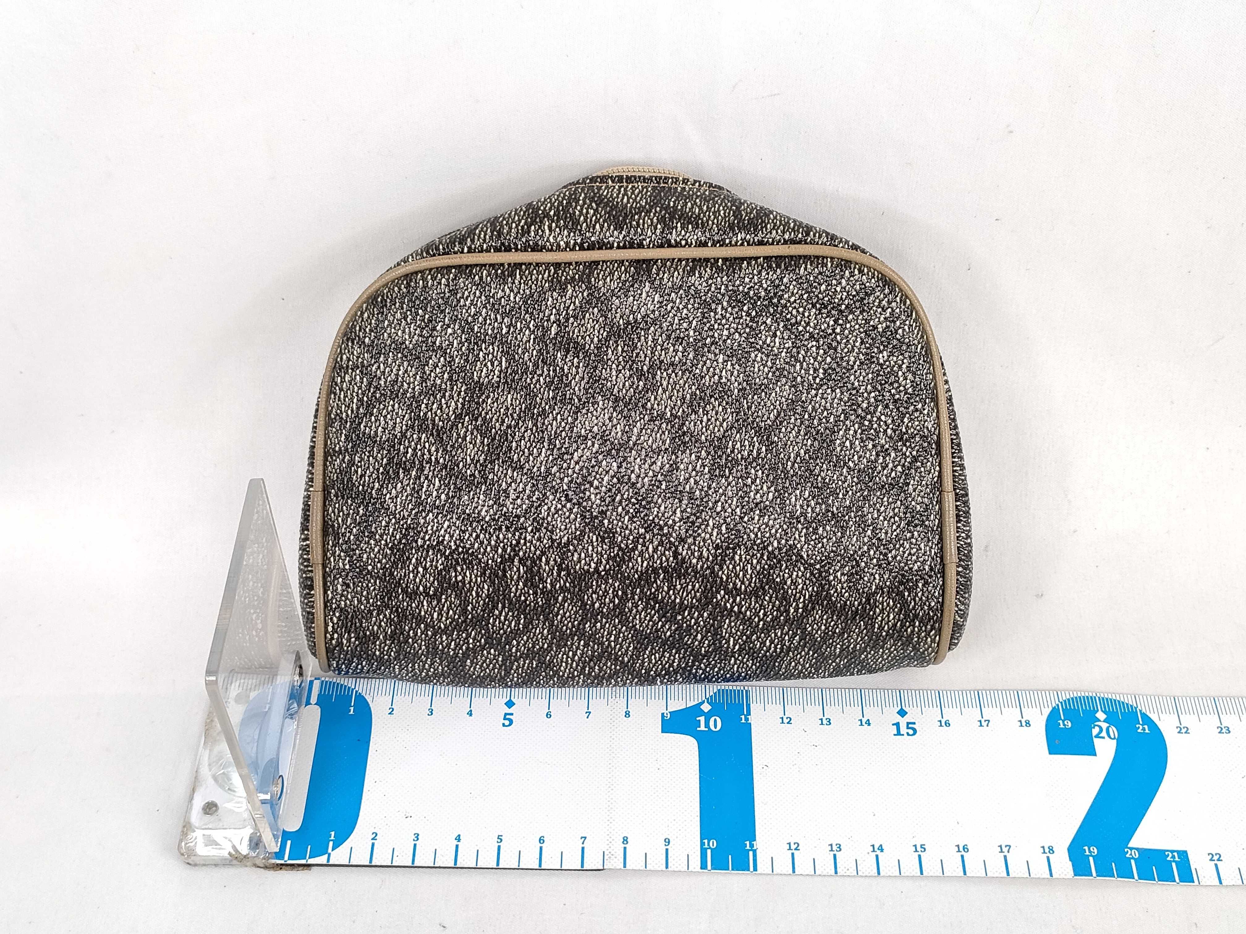 pouch — view 2