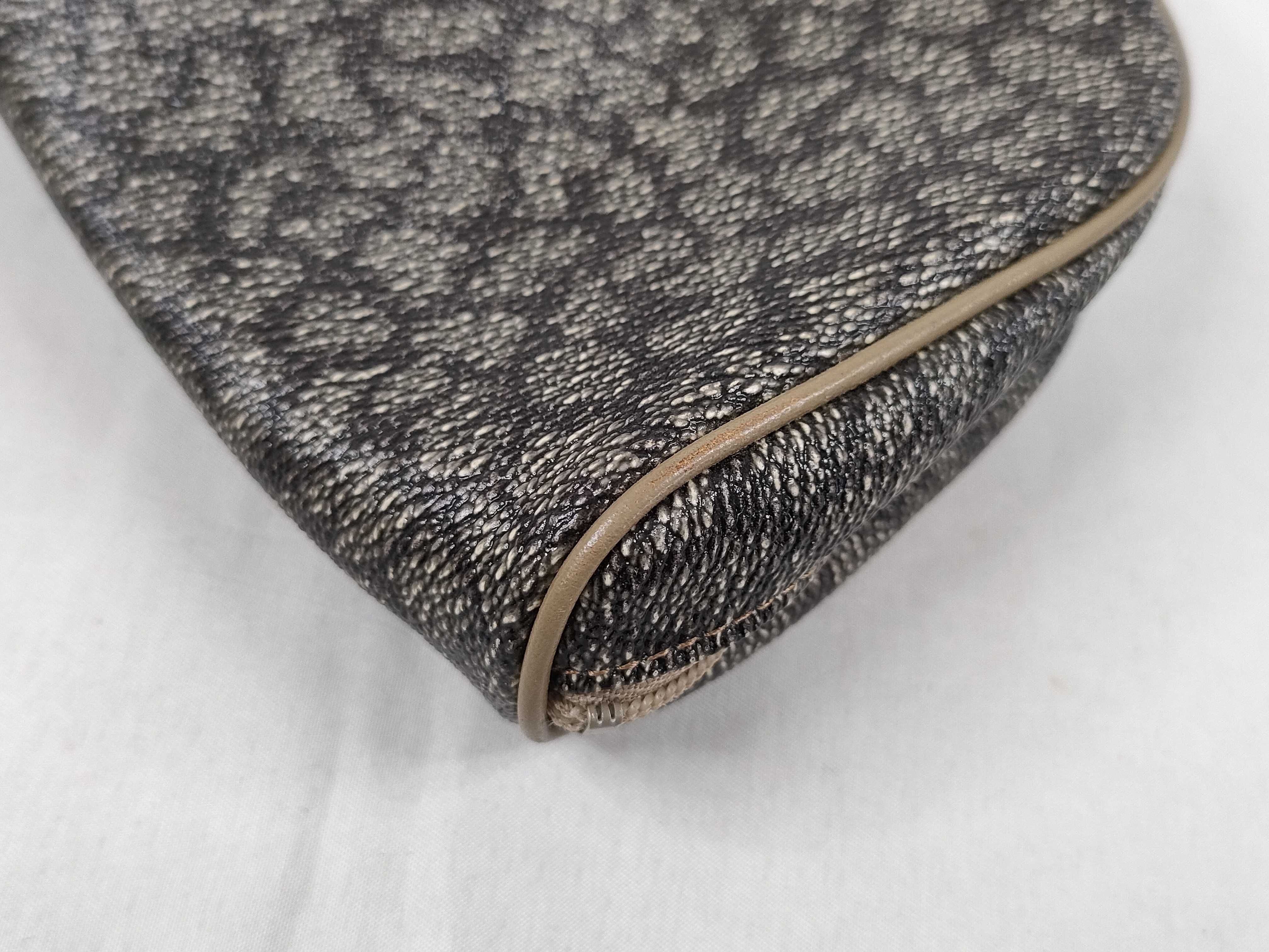 pouch — view 3