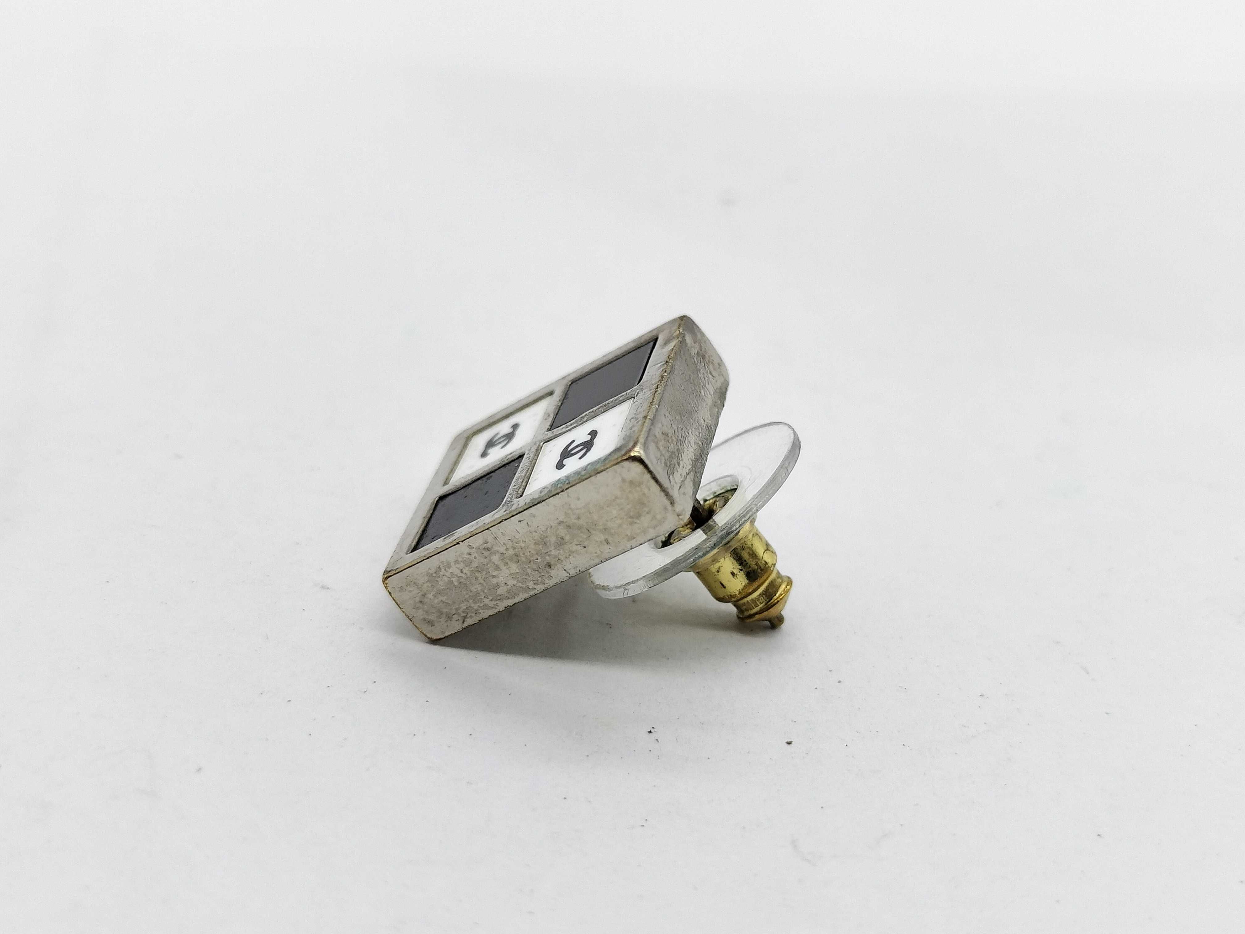 Coco Mark Silver x Black x White Square Earring (01P) - Single Earring — view 2