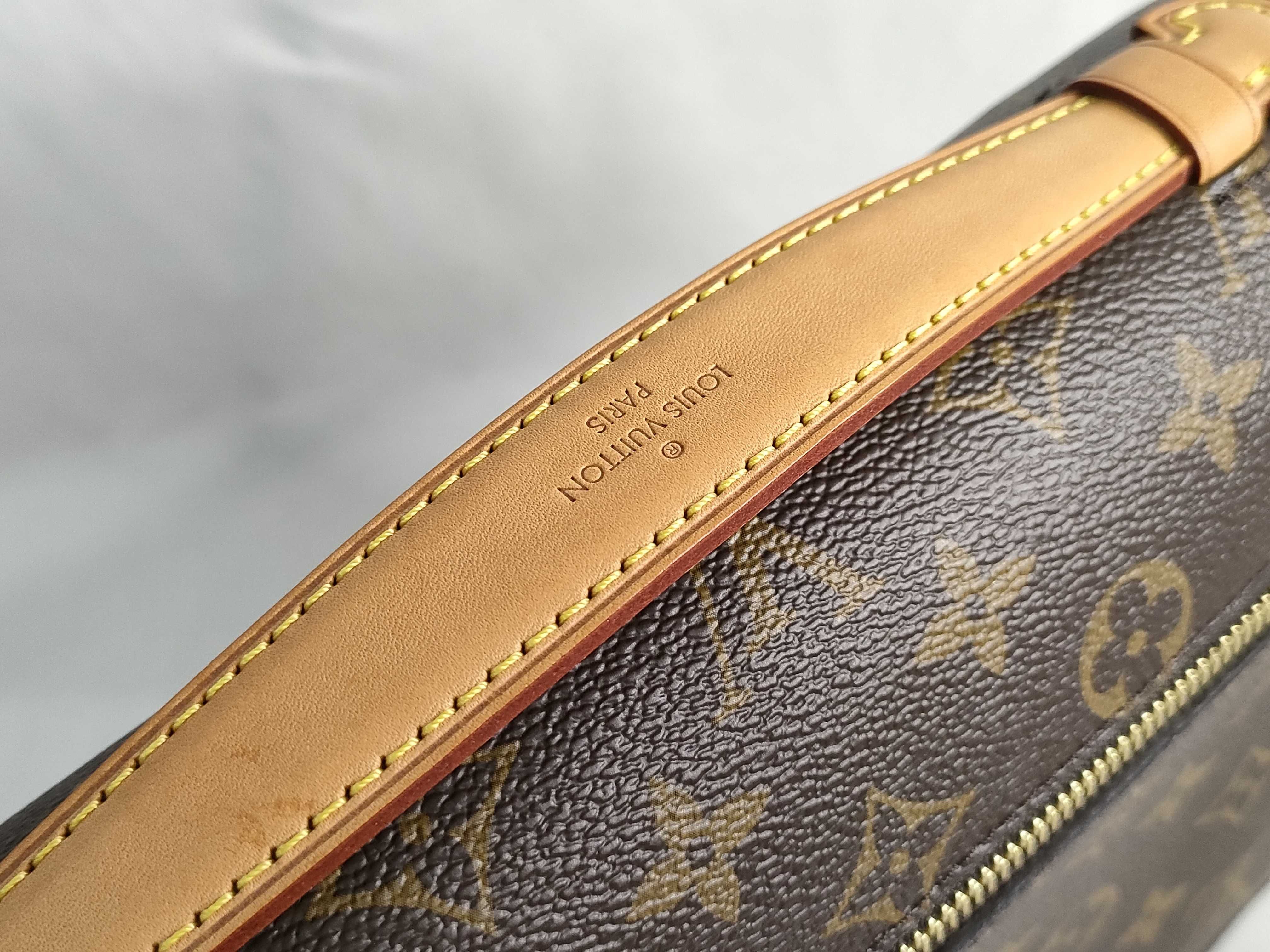 Monogram Louis Vuitton Monogram Pochette Metis MM Shoulder Bag Handbag — view 4