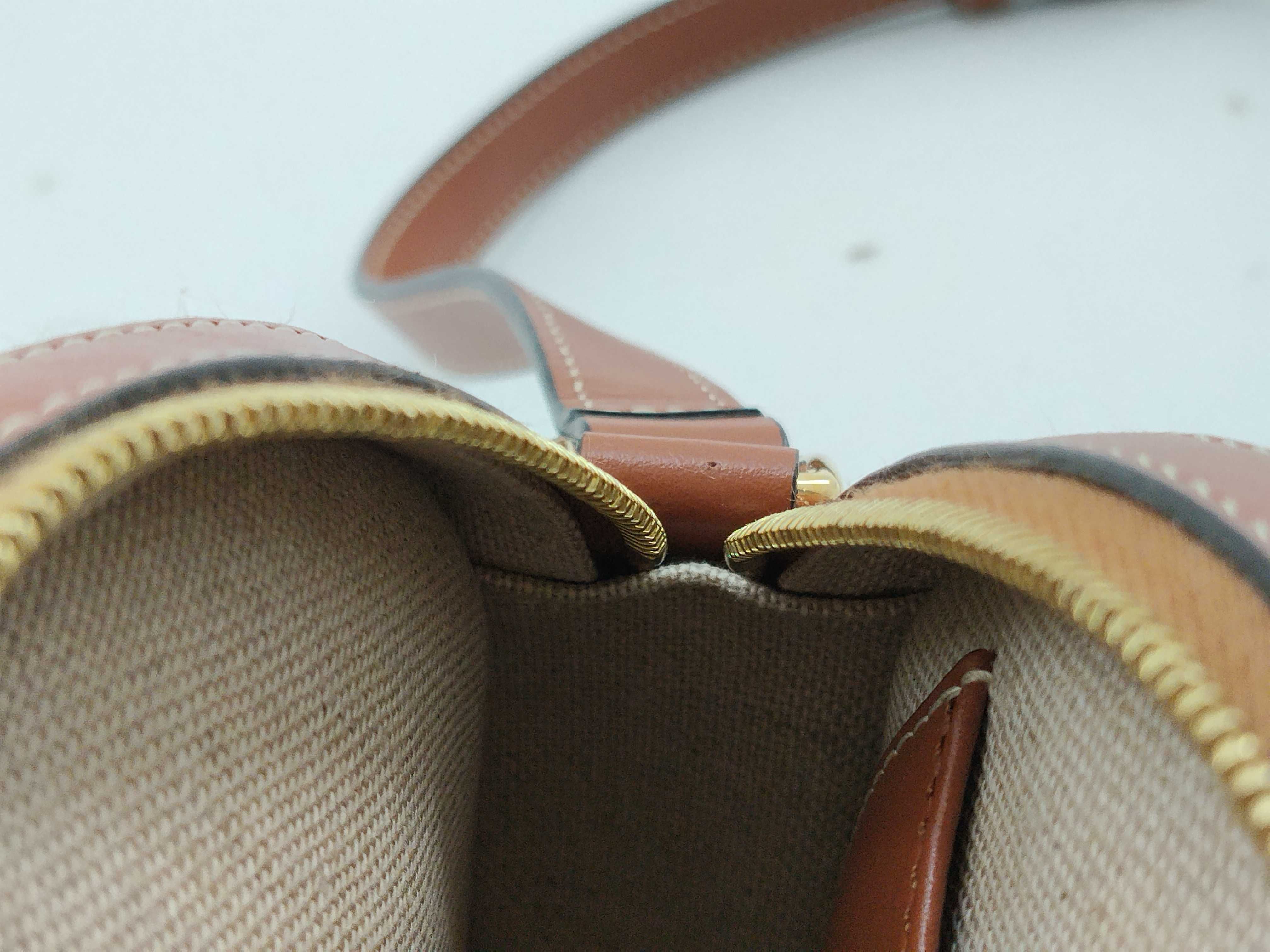 Triomphe Round Shoulder Bag Logo Shoulder Bag — view 12