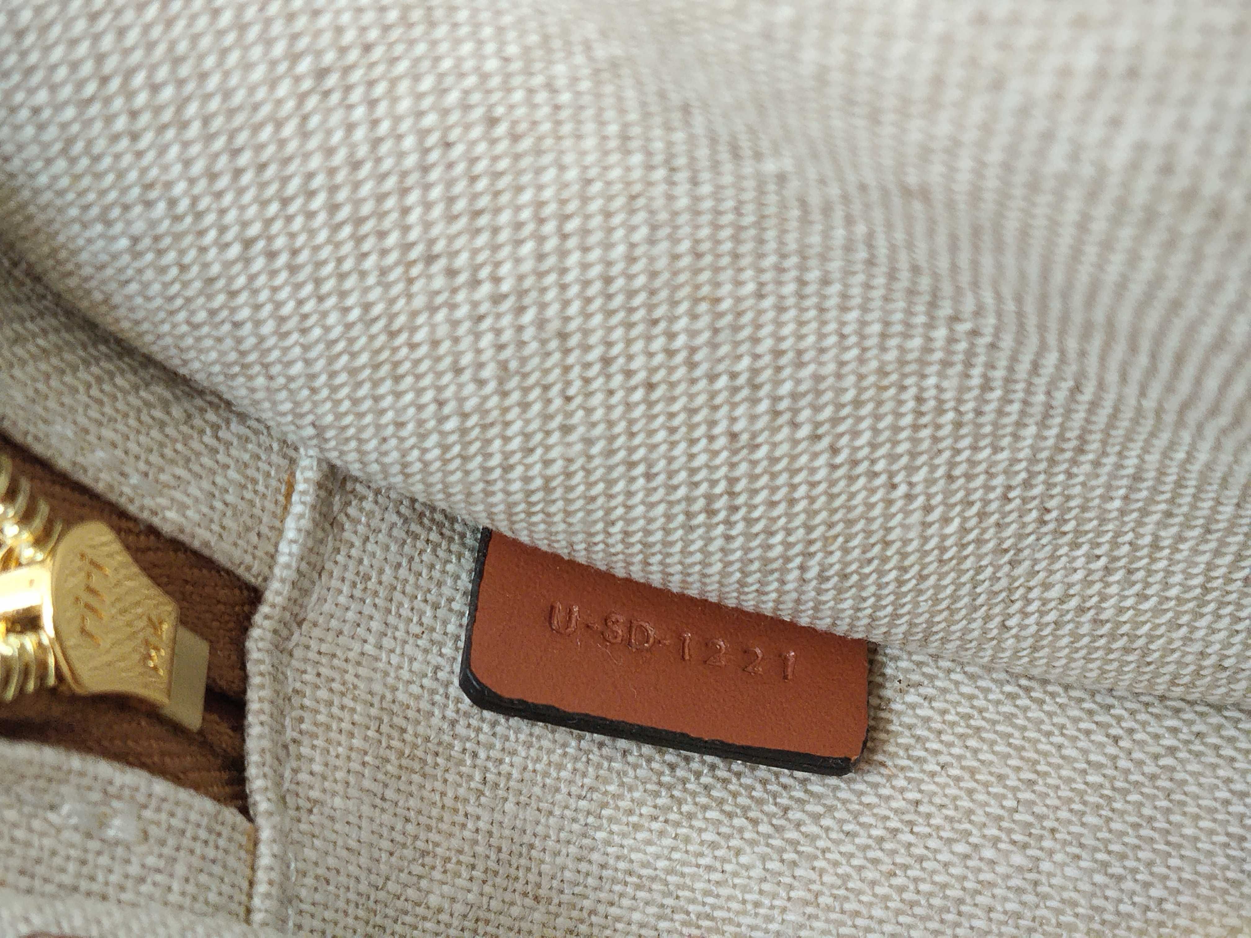 Triomphe Round Shoulder Bag Logo Shoulder Bag — view 14