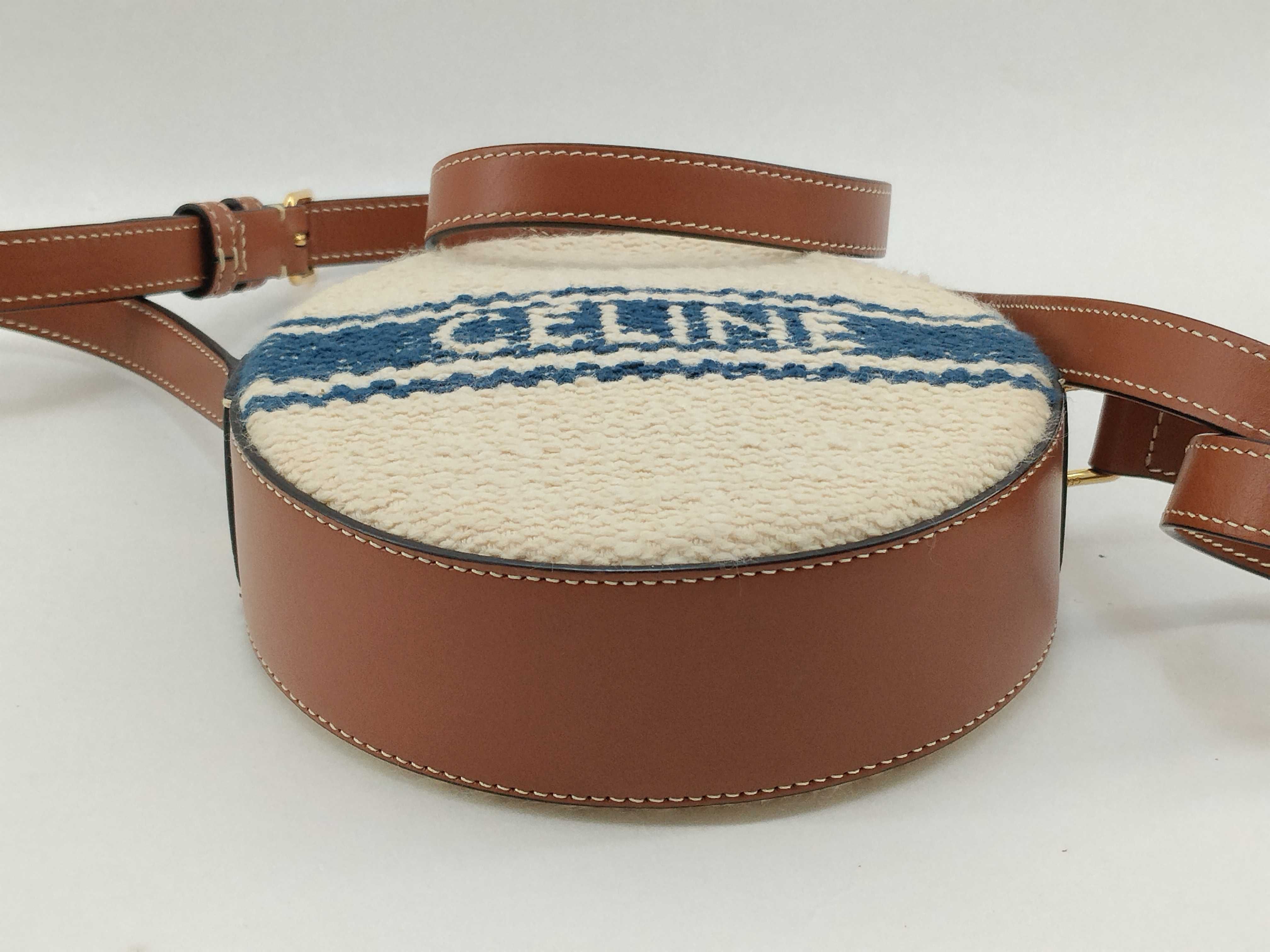 Triomphe Round Shoulder Bag Logo Shoulder Bag — view 3