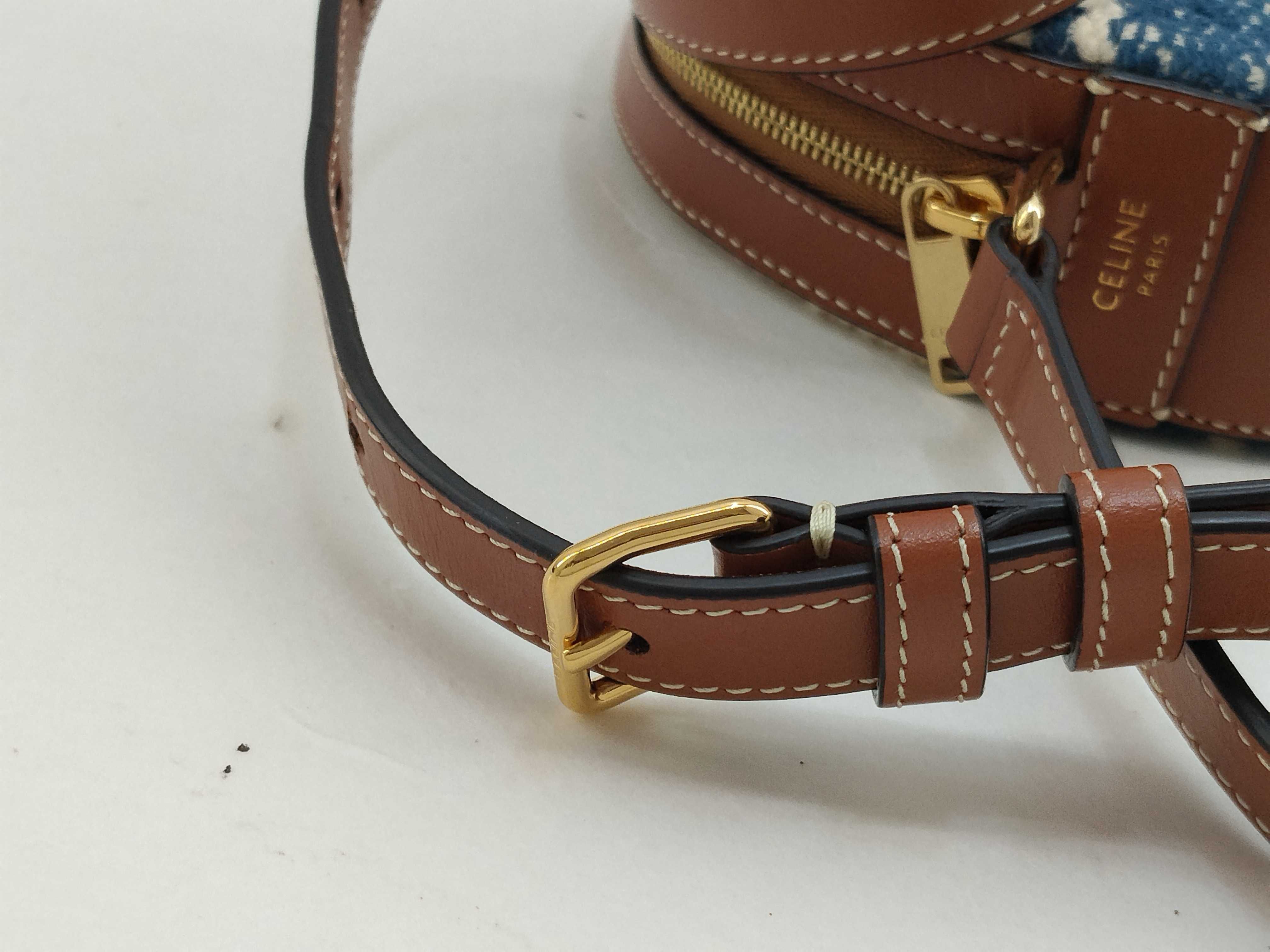Triomphe Round Shoulder Bag Logo Shoulder Bag — view 6