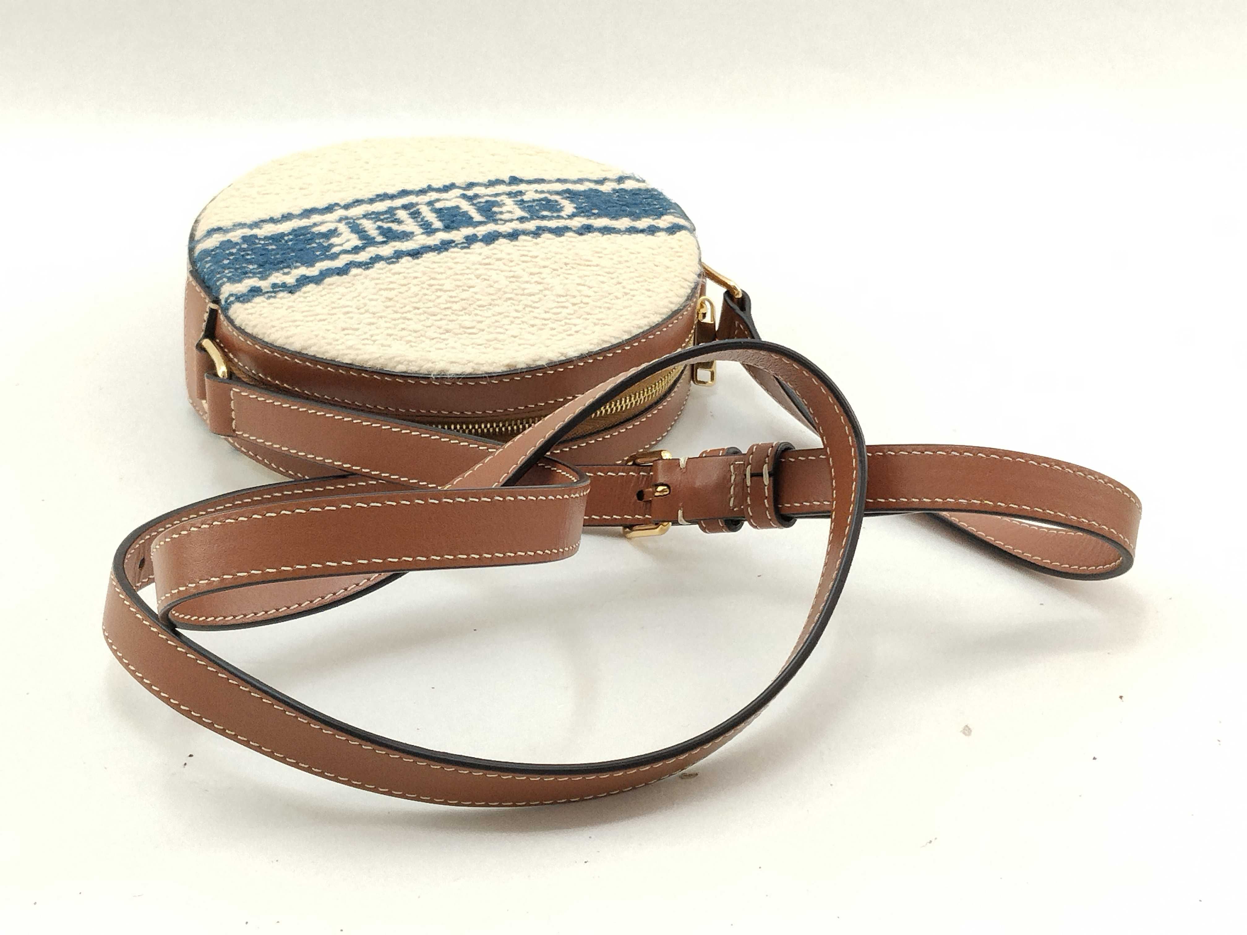 Triomphe Round Shoulder Bag Logo Shoulder Bag — view 7