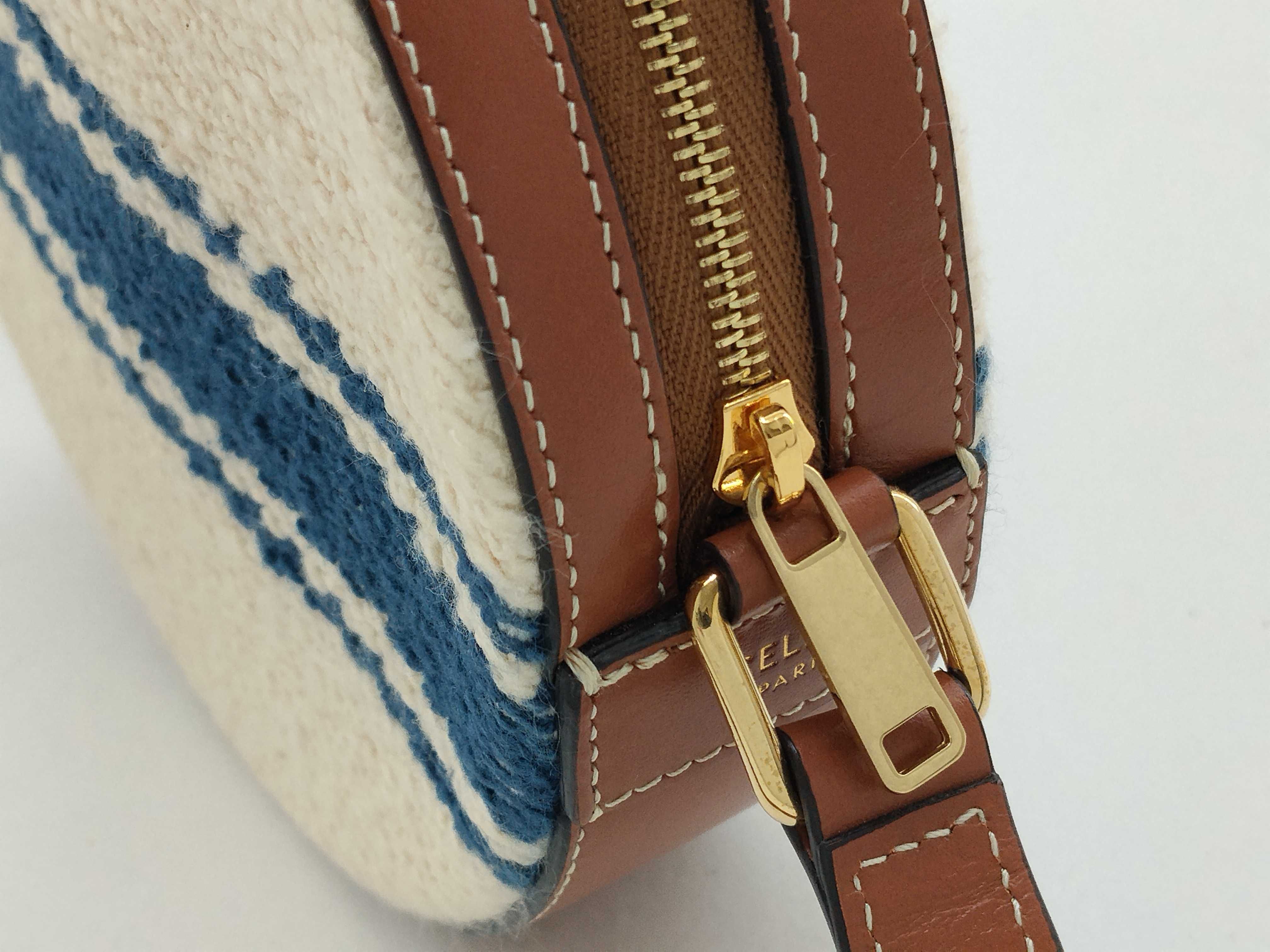 Triomphe Round Shoulder Bag Logo Shoulder Bag — view 9