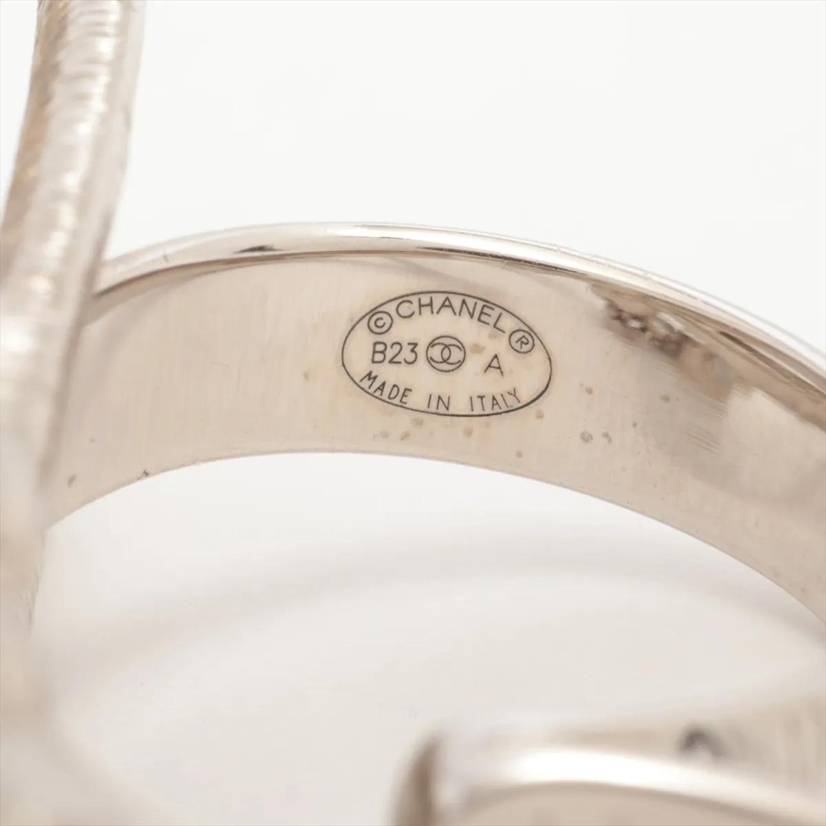 Coco Mark Ribbon B23A Ring Metal x Rhinestone x Fake Pearl Silver — view 3