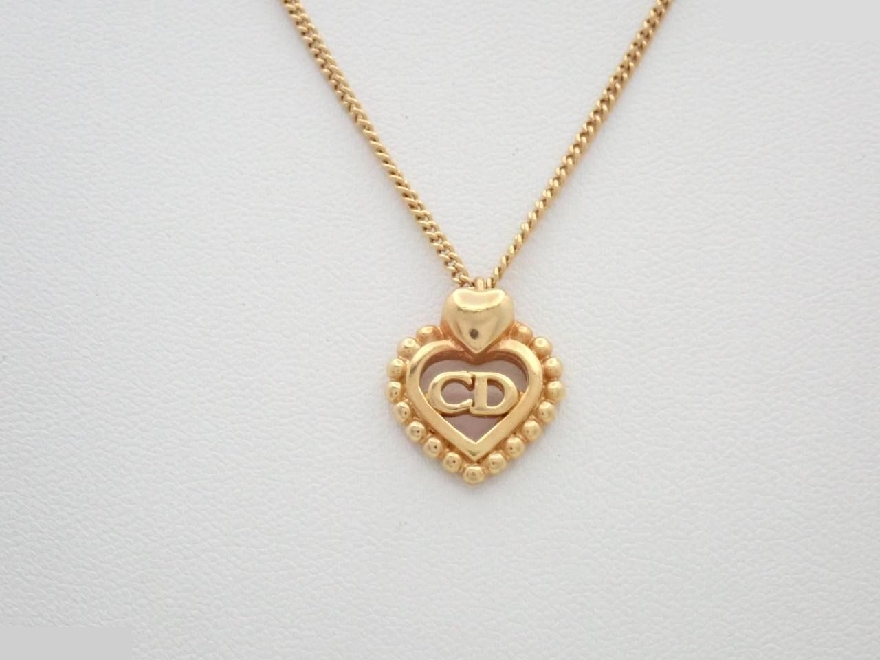 necklace, chain approximately 44cm