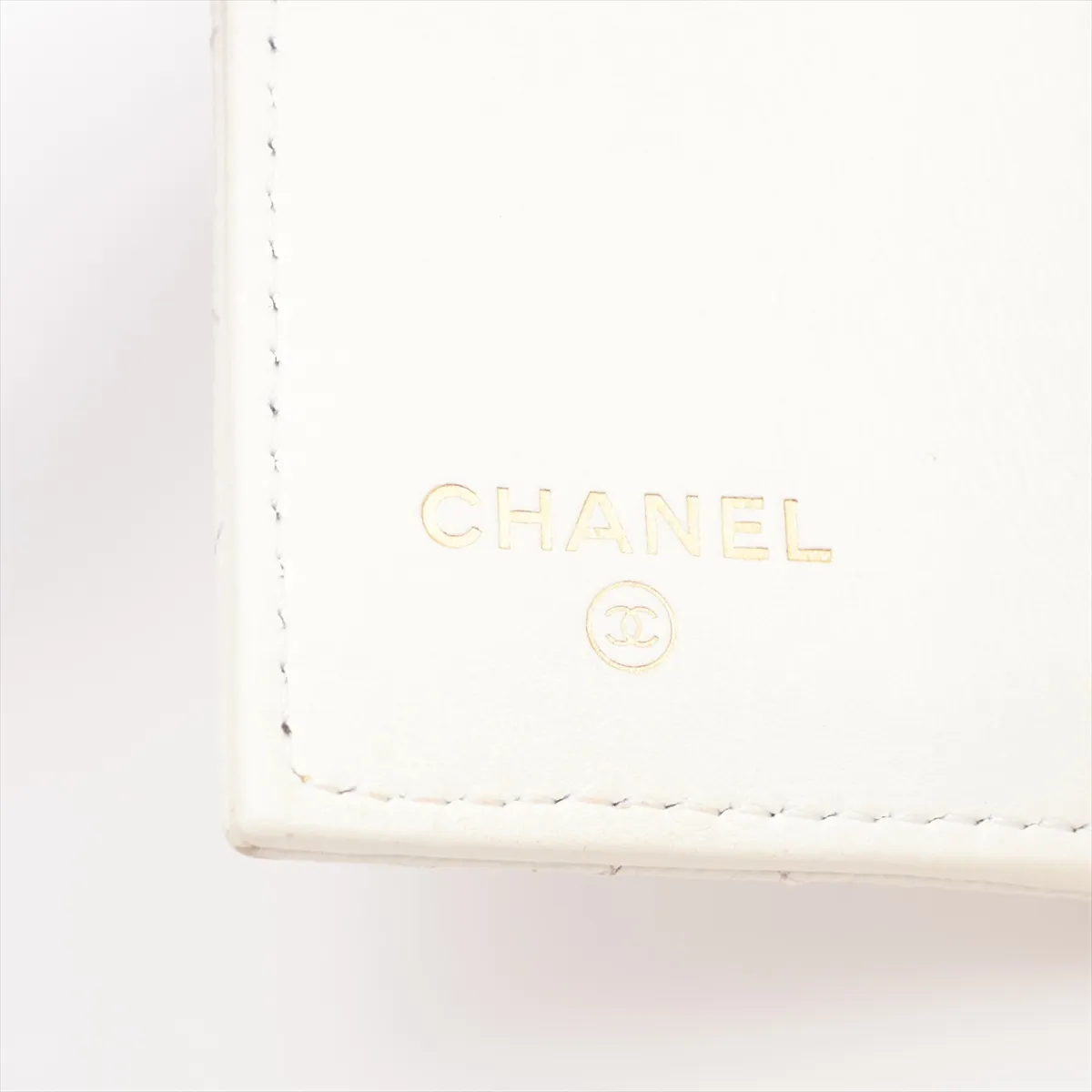 Double Mini Matelassé Caviar Skin Compact Wallet, White with Gold Hardware, 31475087 — view 8