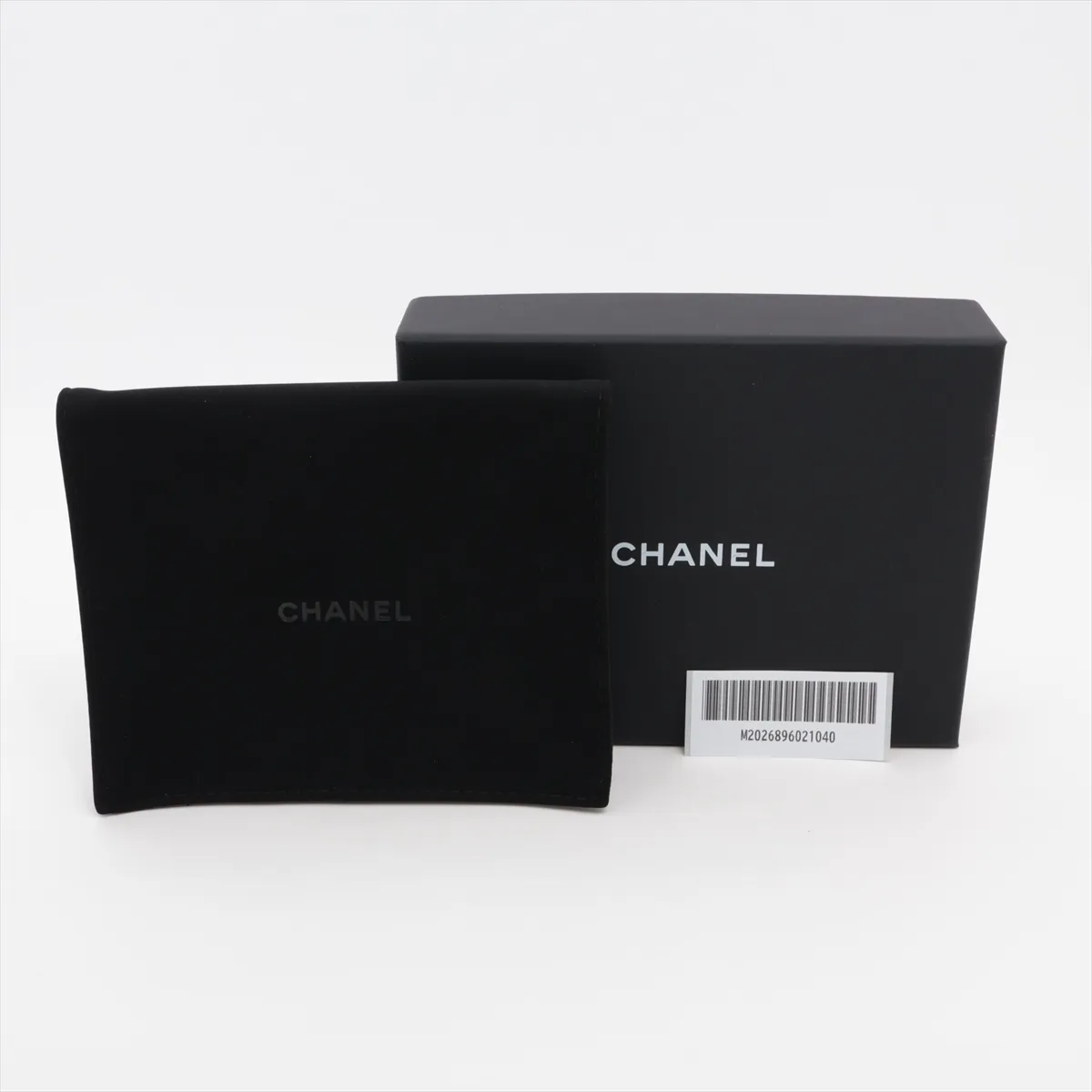 Double Mini Matelassé Caviar Skin Compact Wallet, White with Gold Hardware, 31475087 — view 9