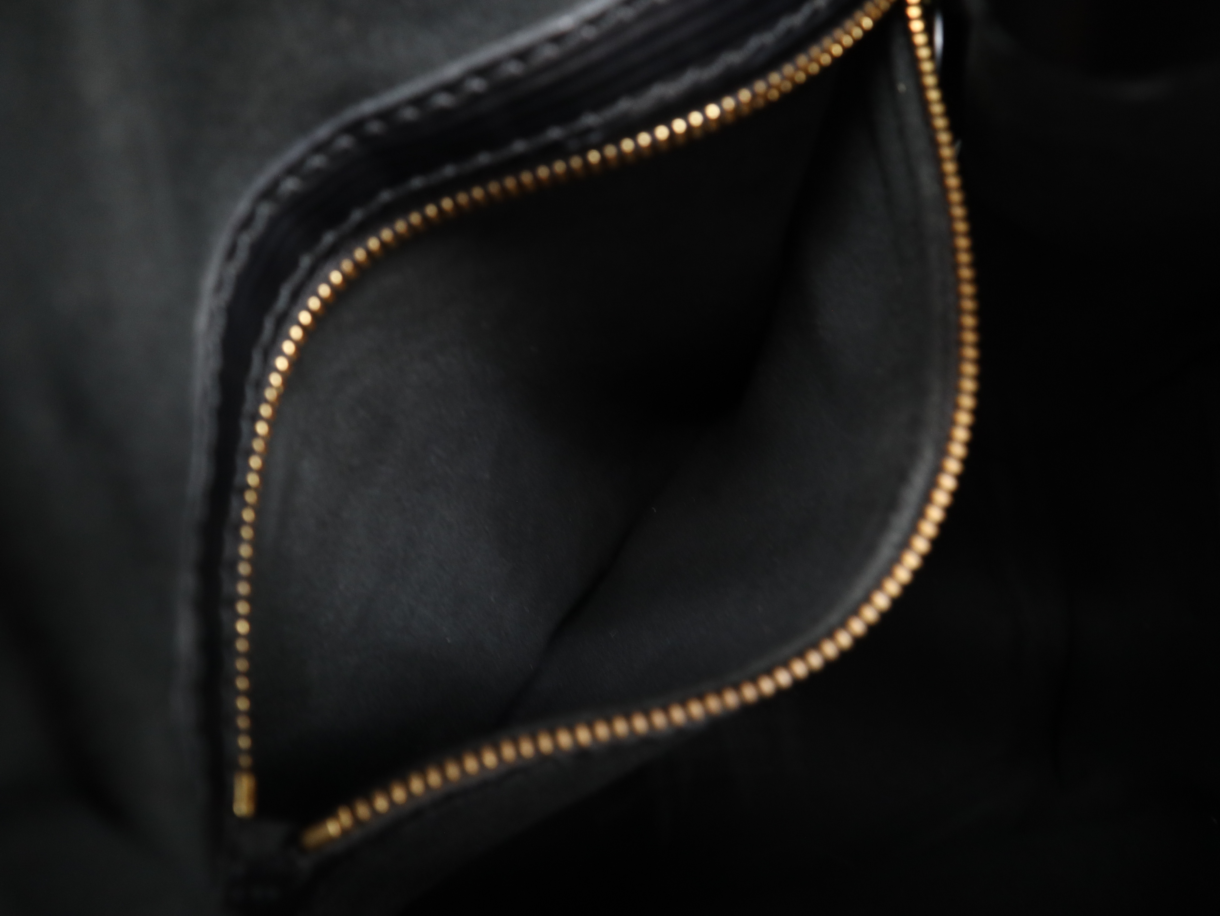 M44017 Epi Noé Noir Castilian Red Shoulder Bag — view 11
