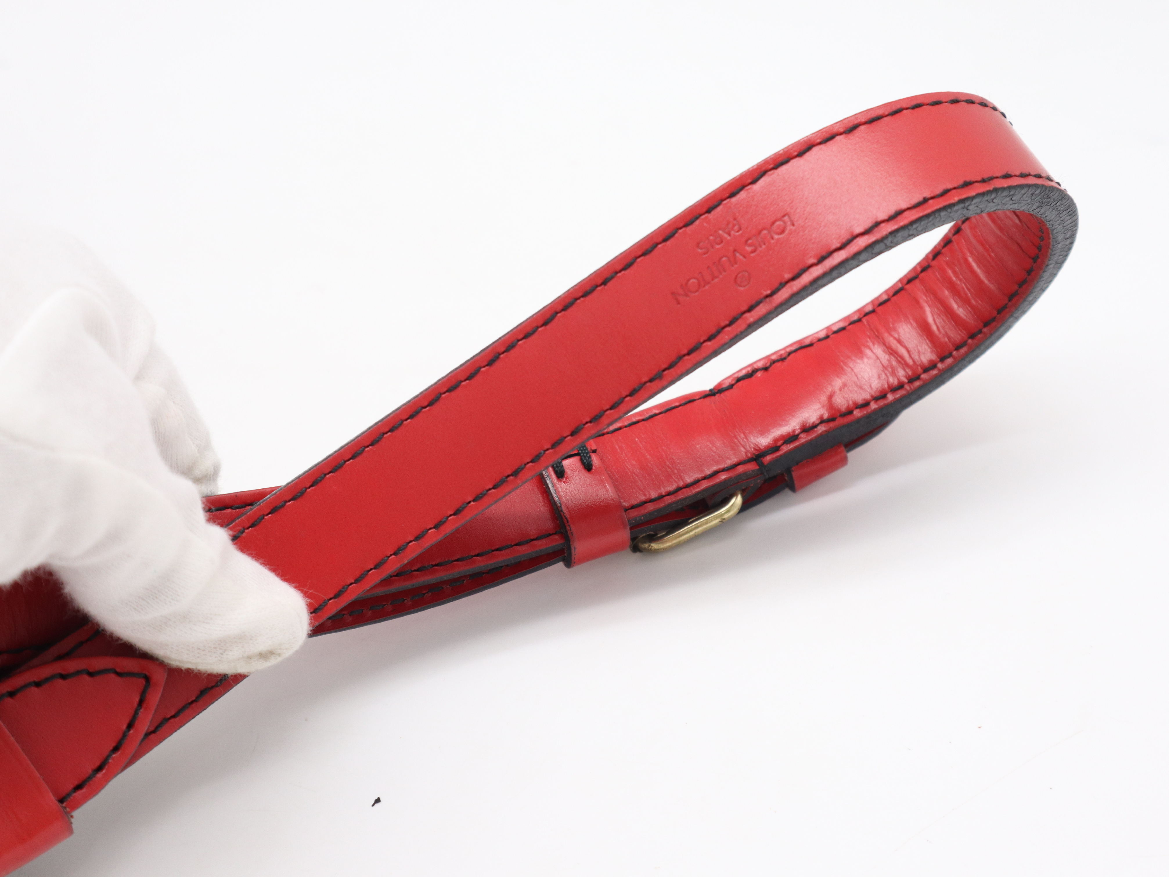 M44017 Epi Noé Noir Castilian Red Shoulder Bag — view 6
