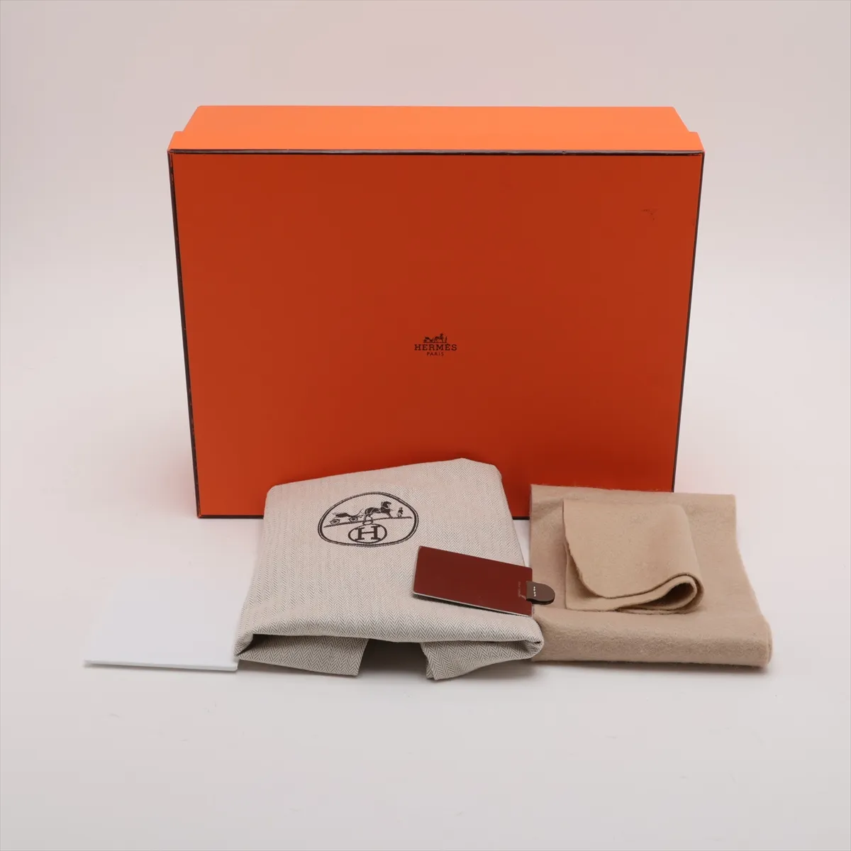 [Individually packaged] Hermes Constance 24 Miroir Veau Epsom Etoupe Gold Hardware B: 2023 with mirror — view 9