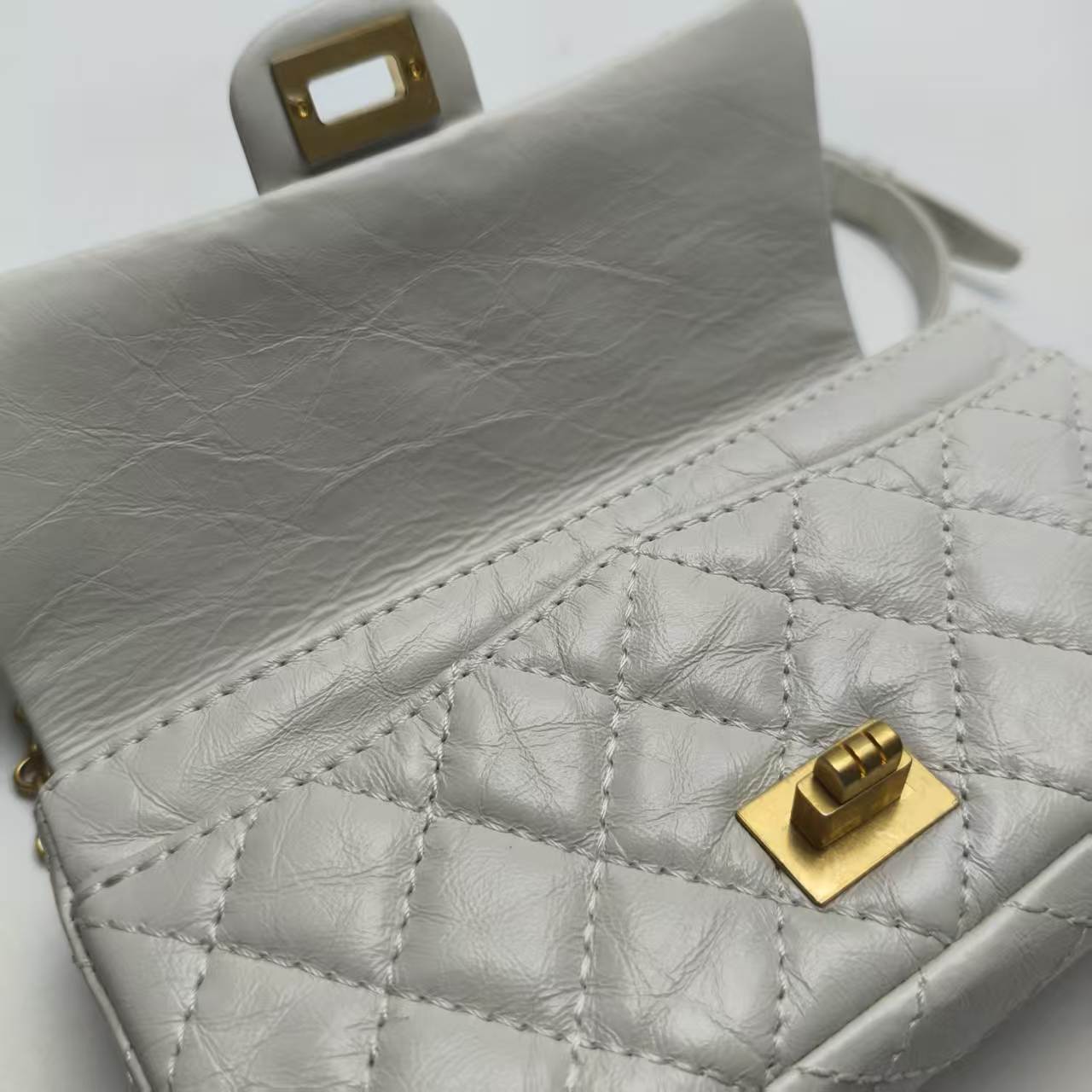 【*Shipped from: China*】CHANEL 2.55 Leather Shoulder Bag 27591761 — view 10