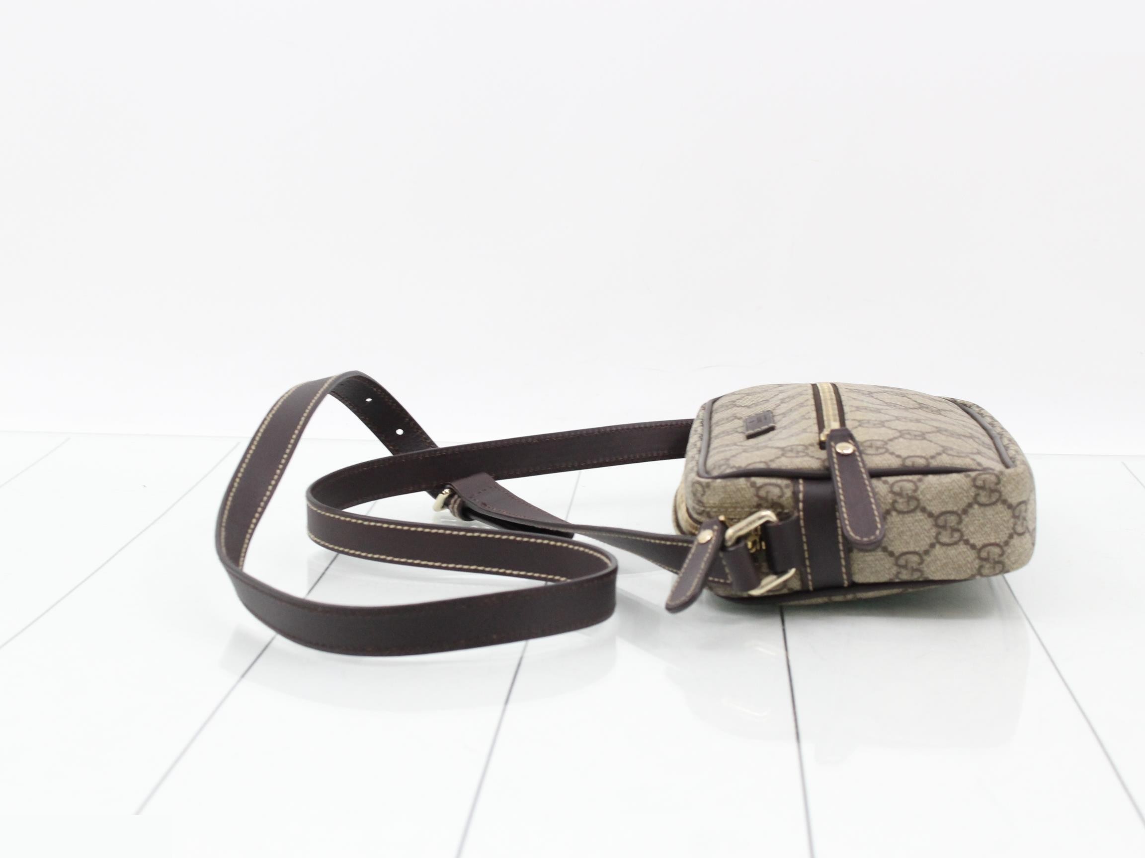 GG Supreme Shoulder Bag — view 4