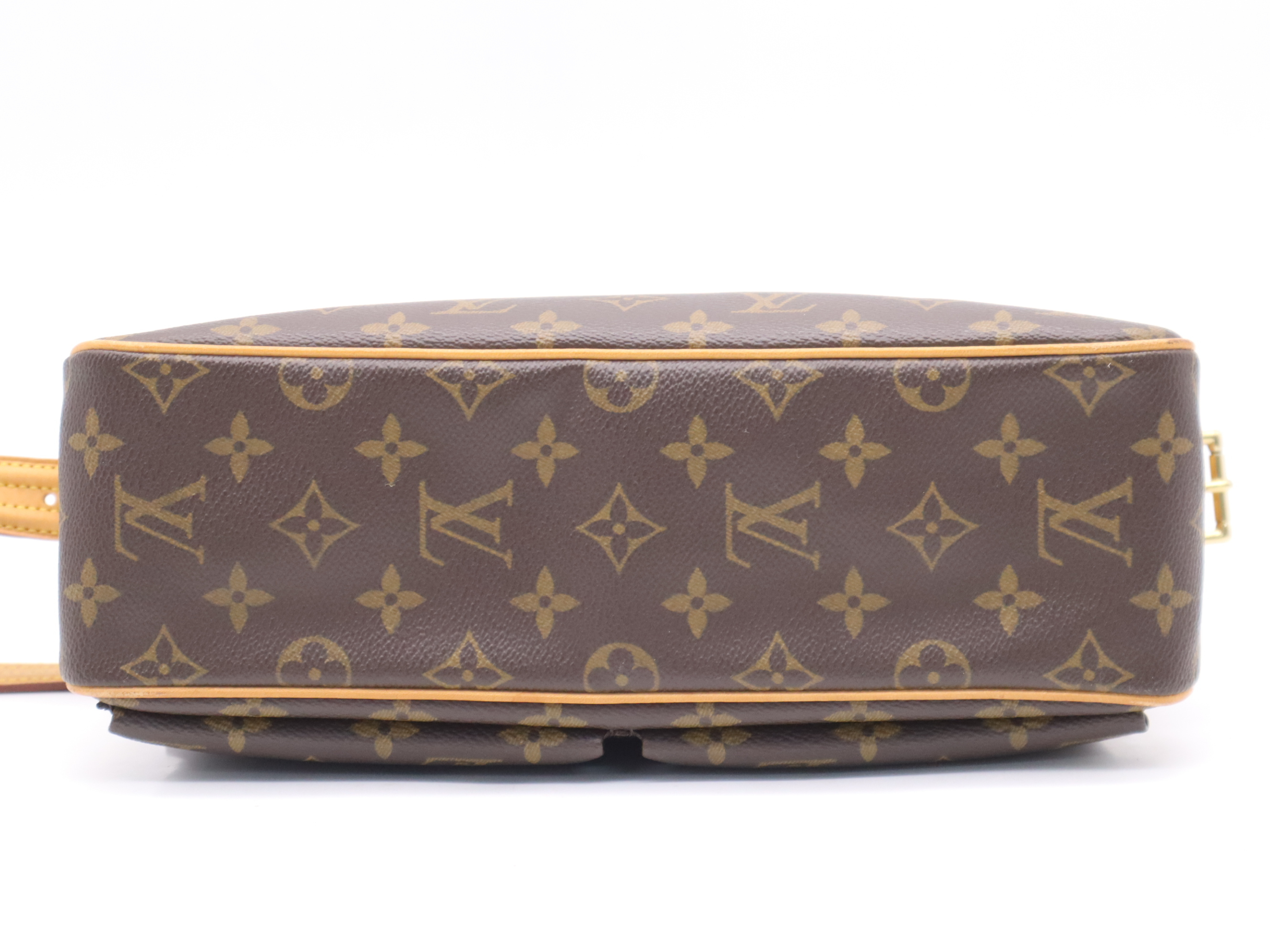 M51164 Monogram Viva Cite MM Shoulder Bag — view 4