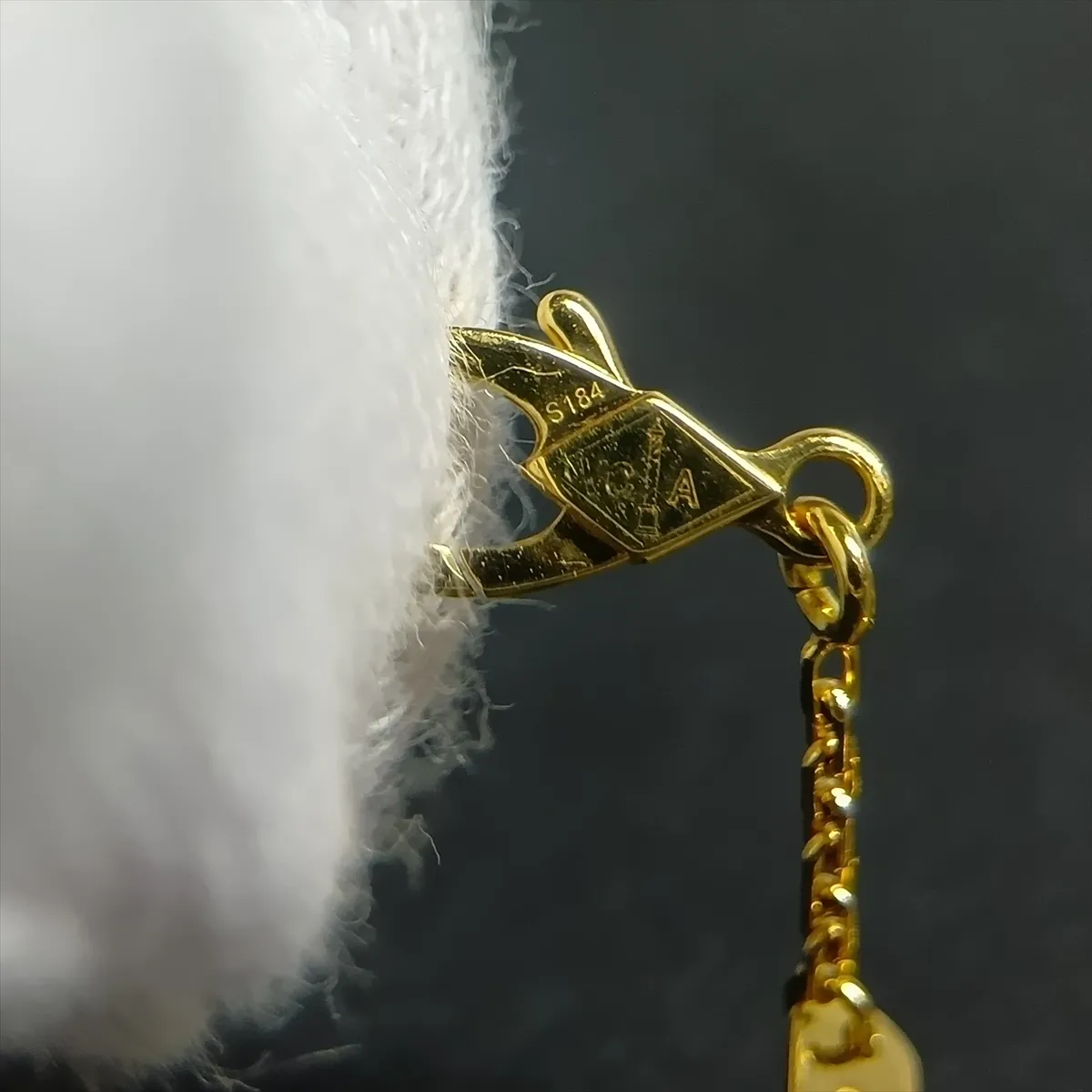 Vintage Alhambra Golden Shell Diamond Necklace, 750 (YG), 6.2g, JA340800. Features: dents on the clasp, — view 6
