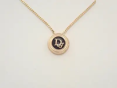 Necklace, chain approximately 42cm
