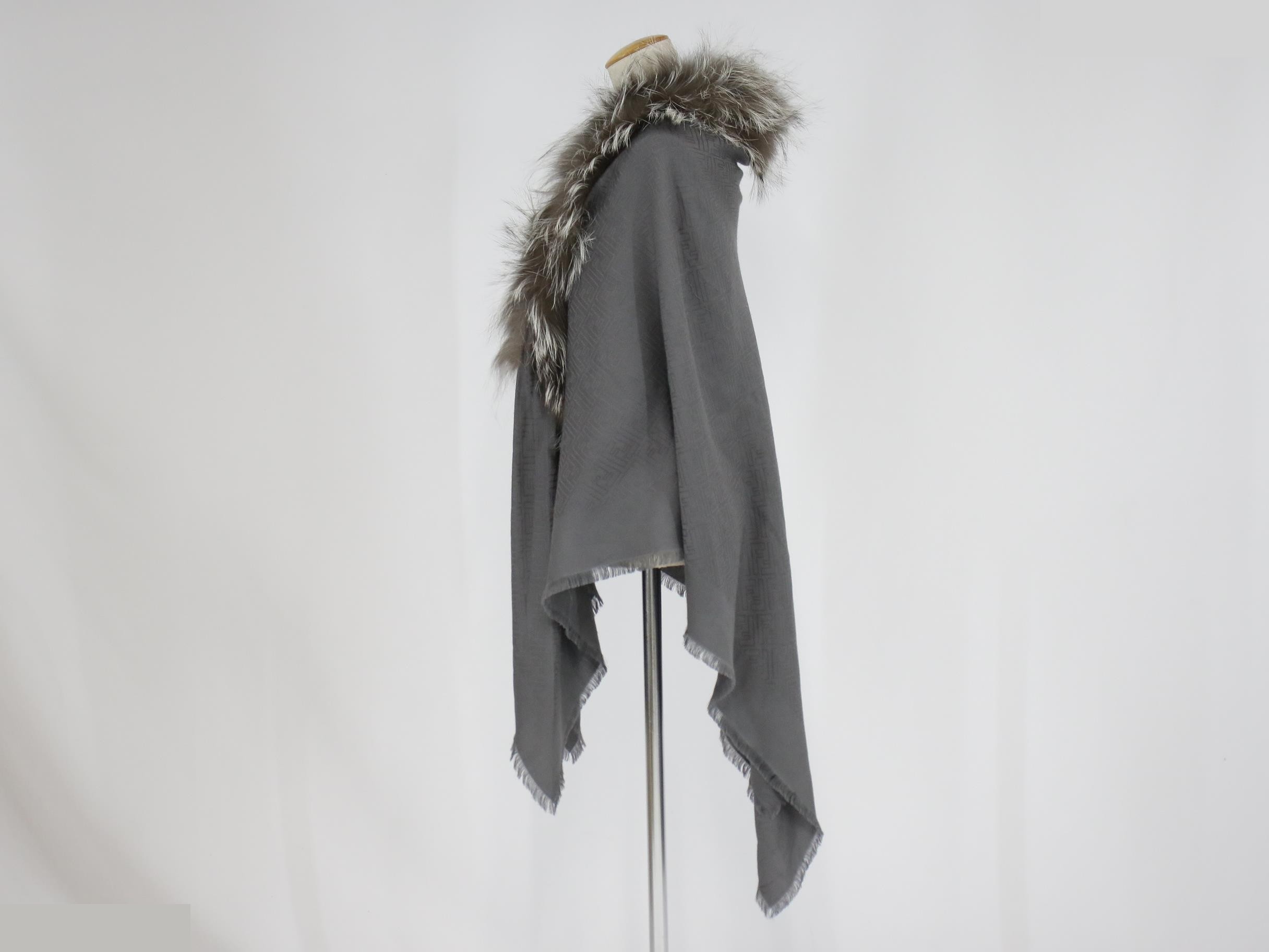 Fur-trimmed stole, approximately 145 x 141 cm — view 2