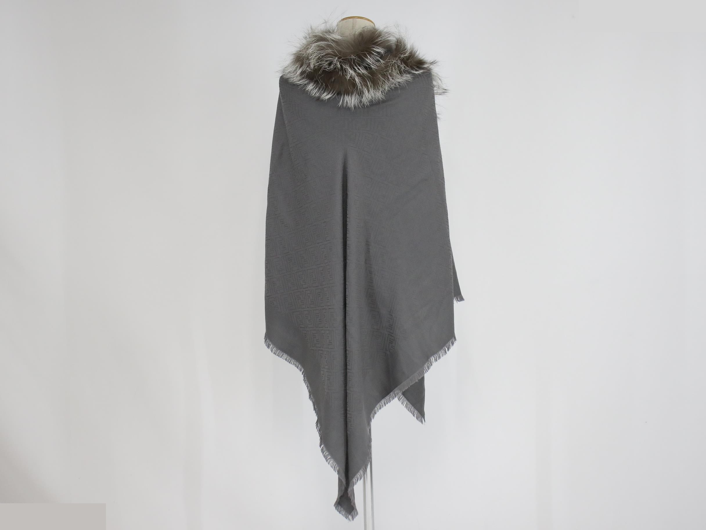 Fur-trimmed stole, approximately 145 x 141 cm — view 3