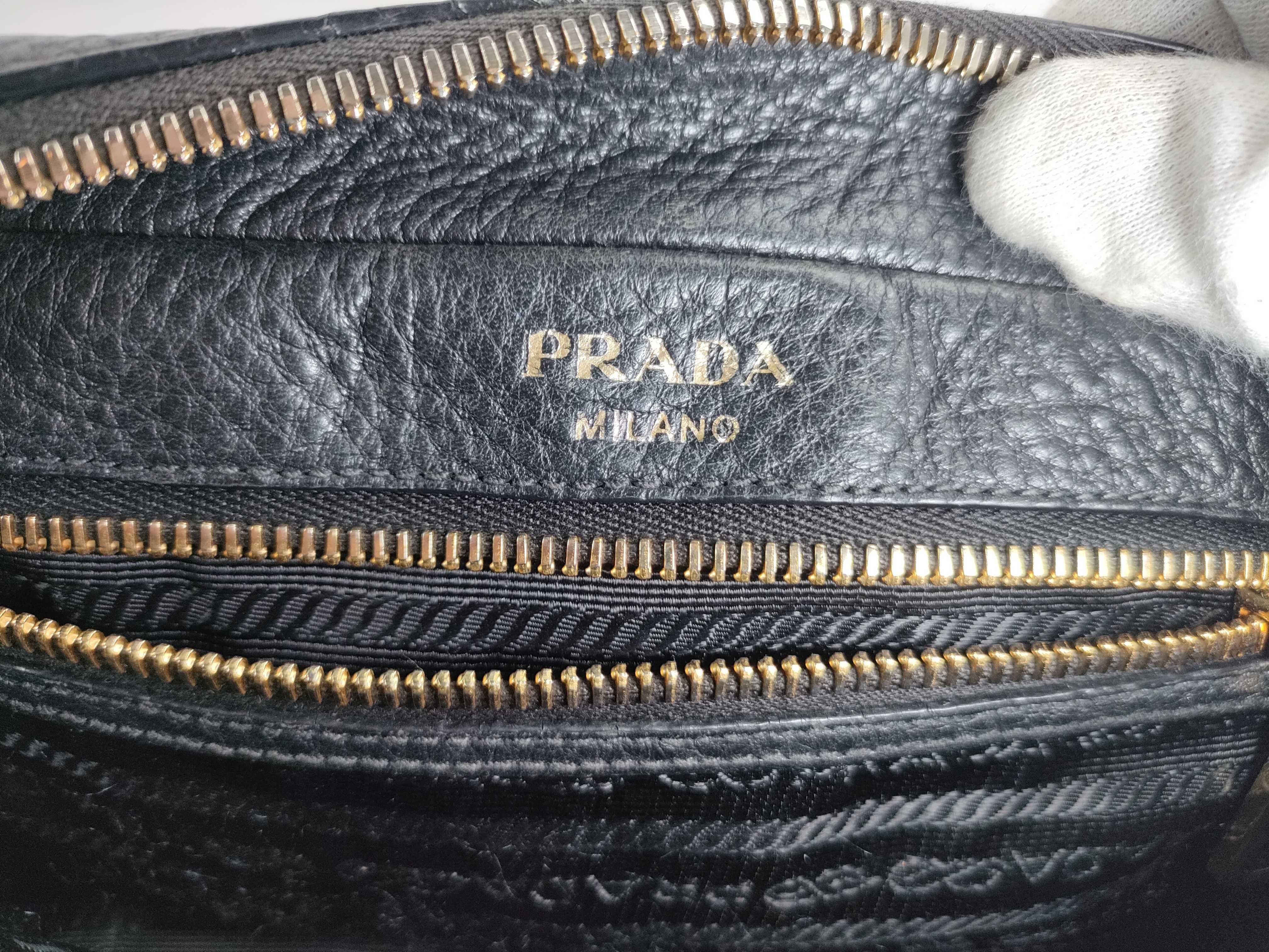 Vitello Daino Camera Bag, Black Shoulder Bag — view 13