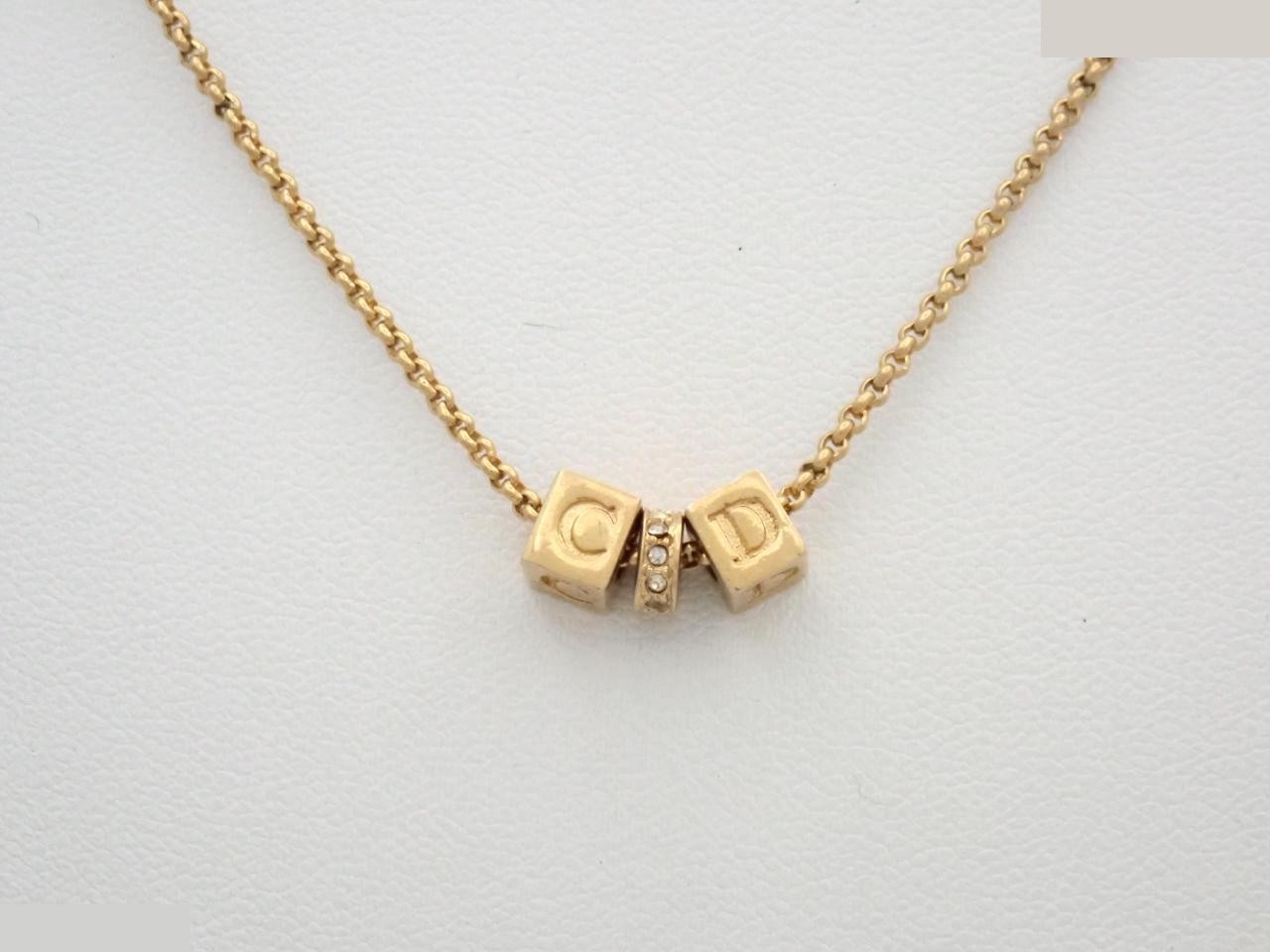 Necklace, chain approximately 43 cm