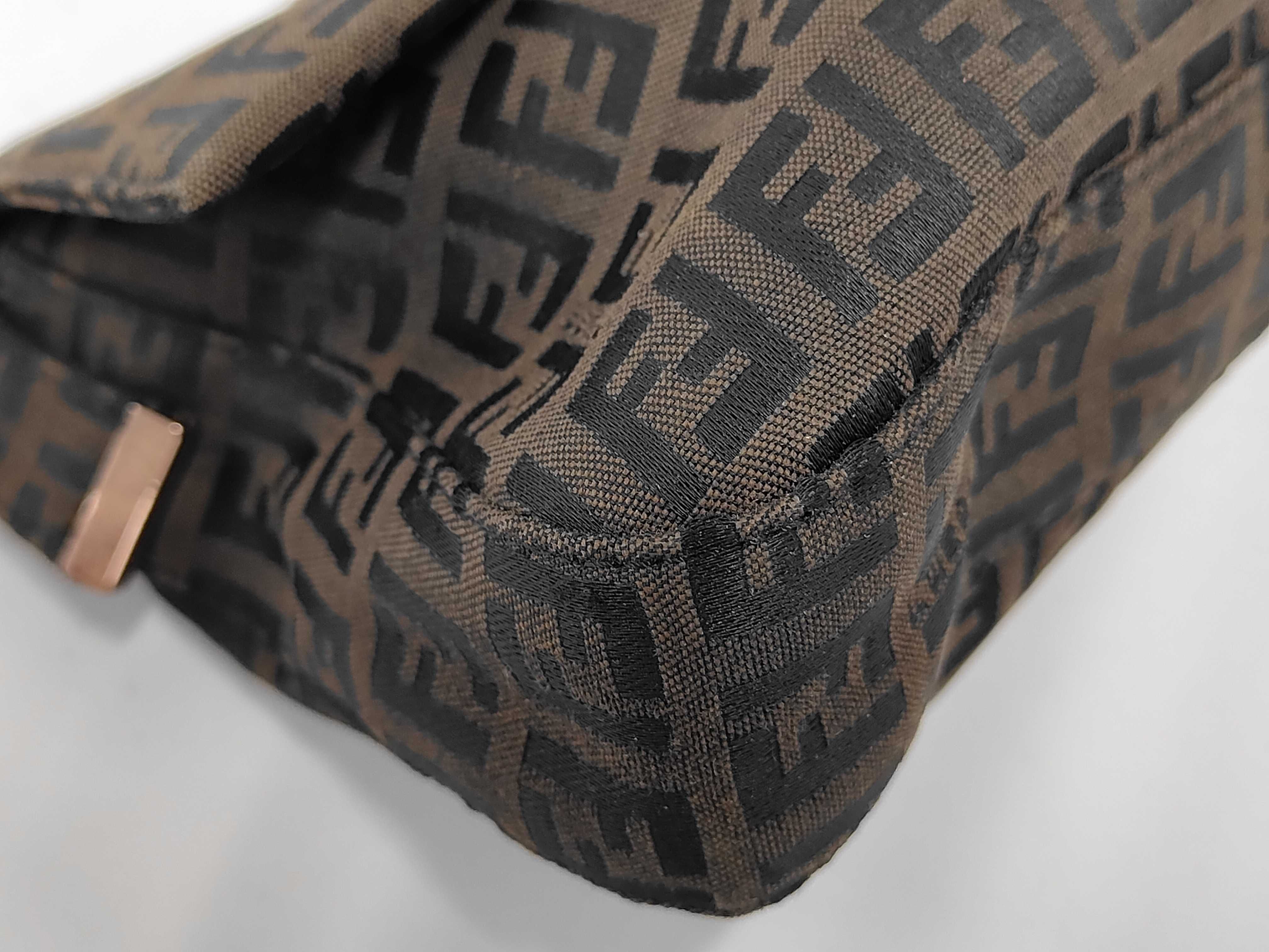 Baguette bag in dark brown/black zucchino canvas with gold hardware. — view 4
