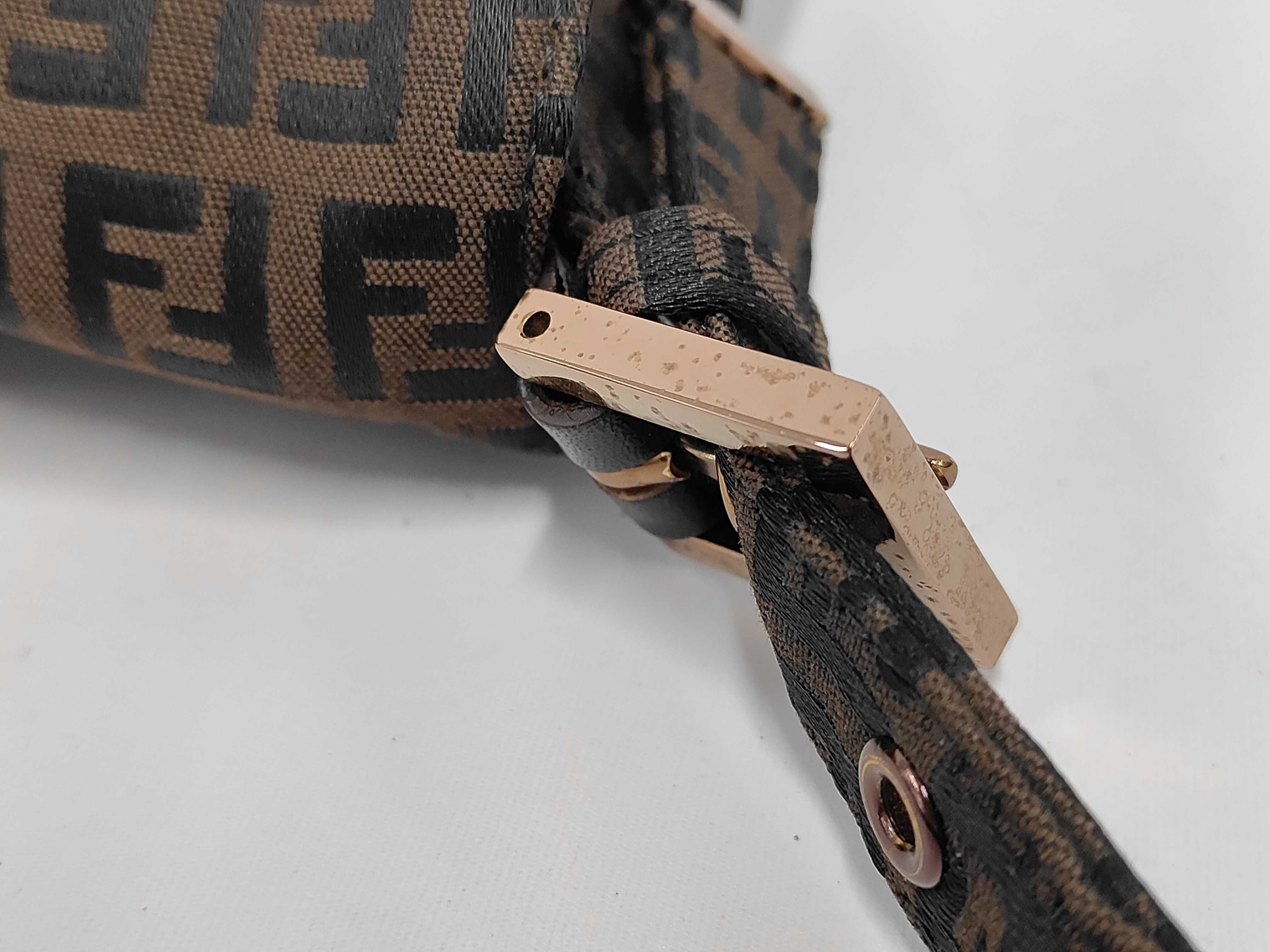 Baguette bag in dark brown/black zucchino canvas with gold hardware. — view 7