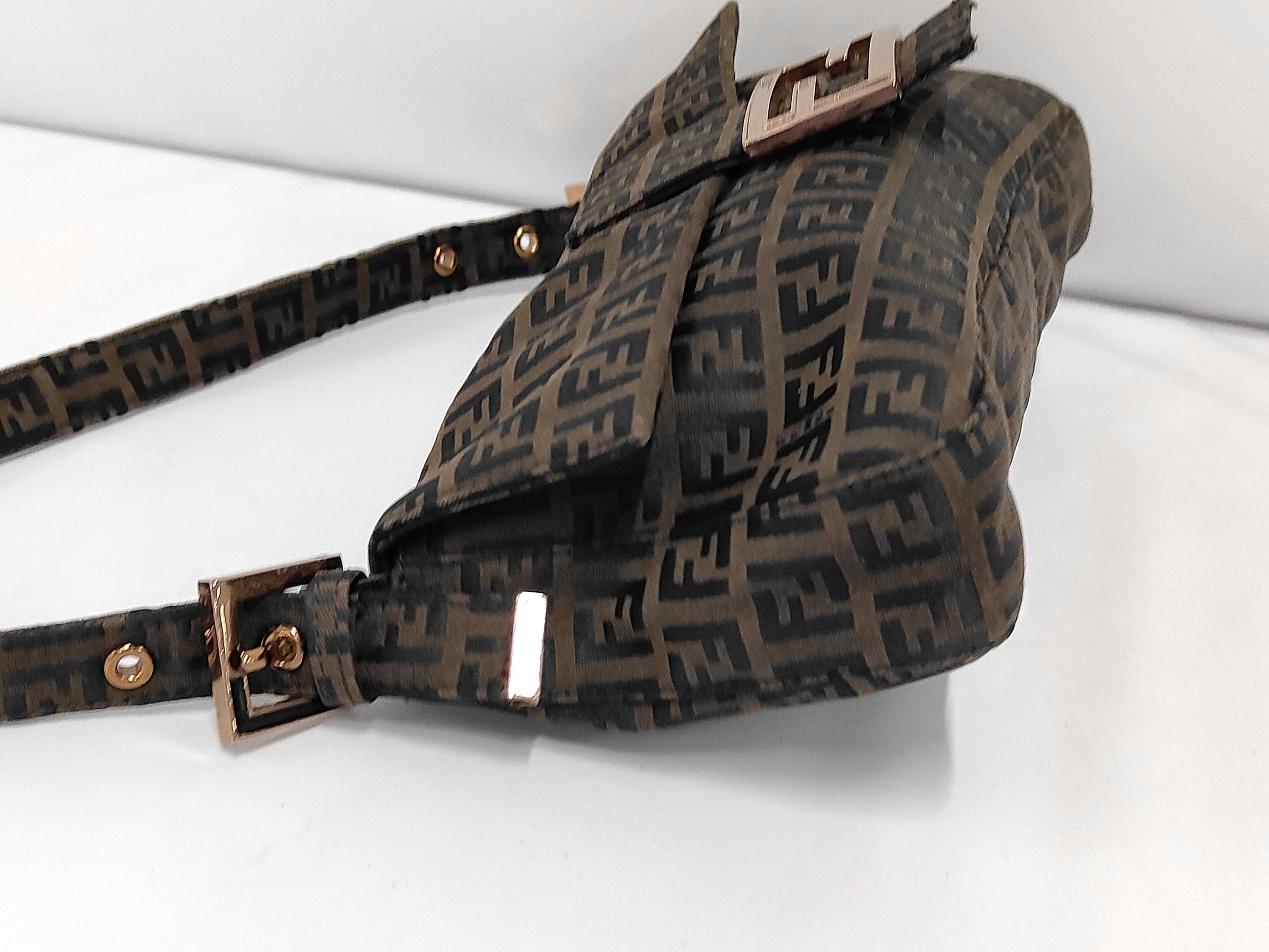 Baguette bag in dark brown/black zucchino canvas with gold hardware. — view 8