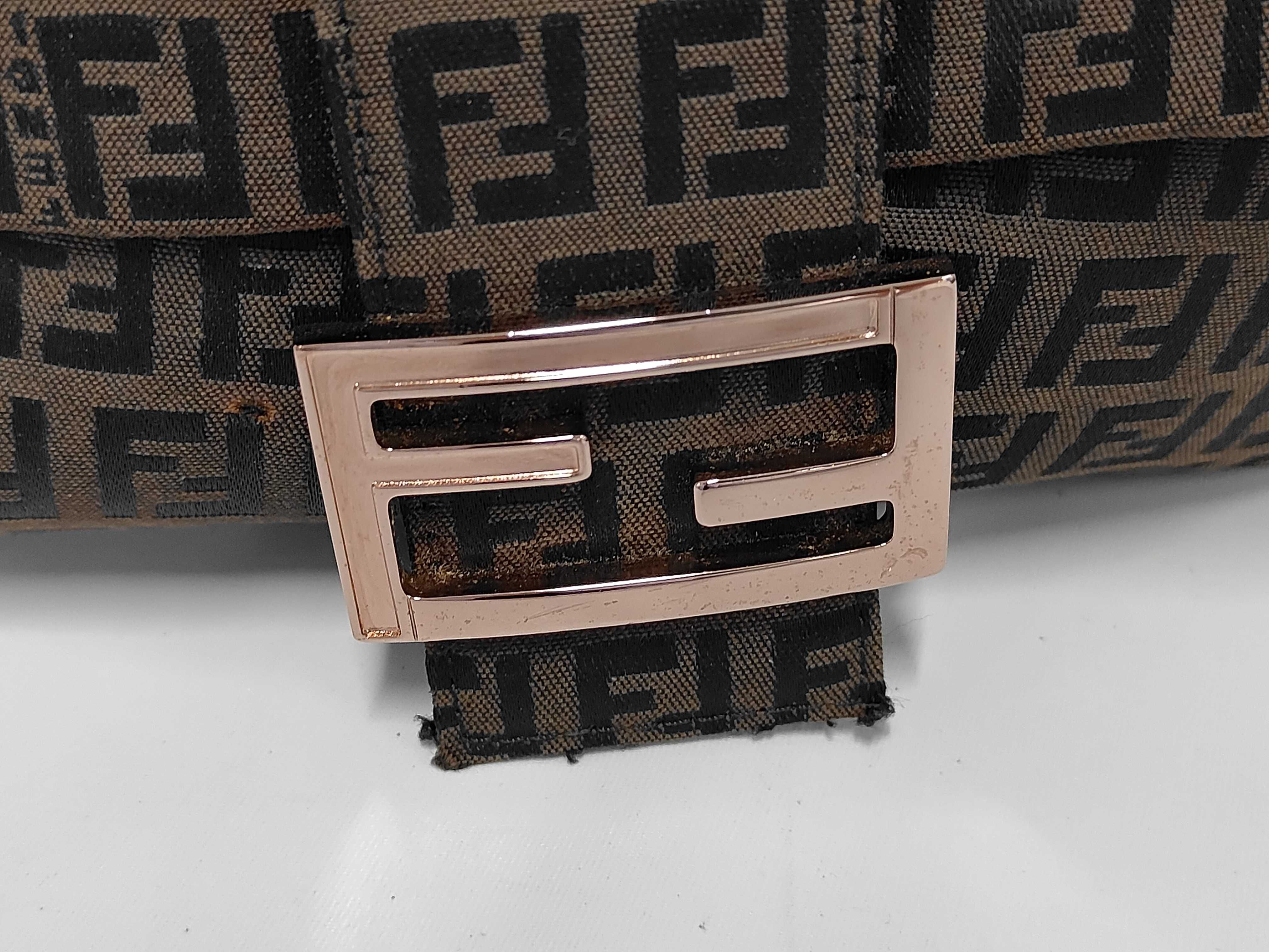 Baguette bag in dark brown/black zucchino canvas with gold hardware. — view 9