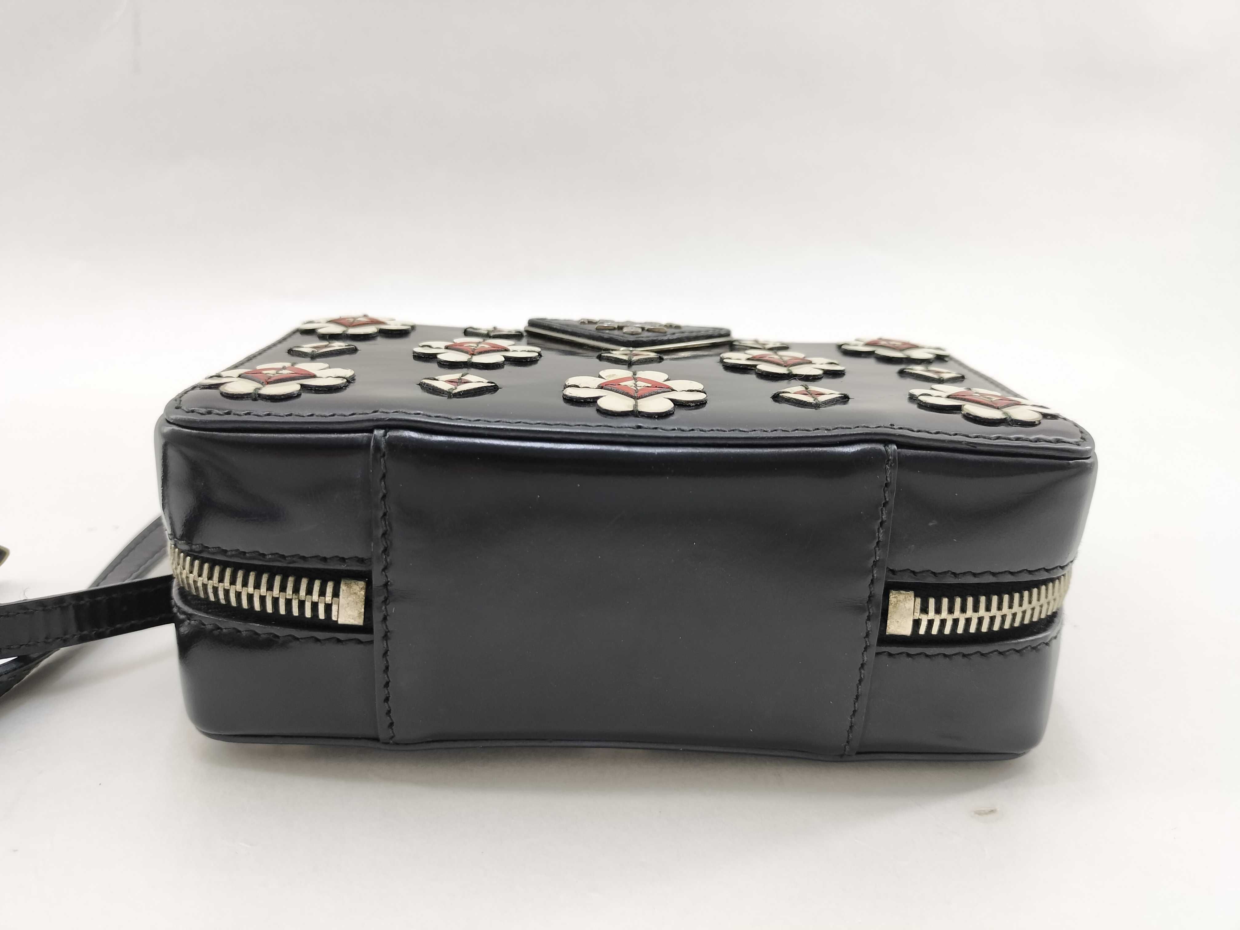 camera shoulder bag — view 6