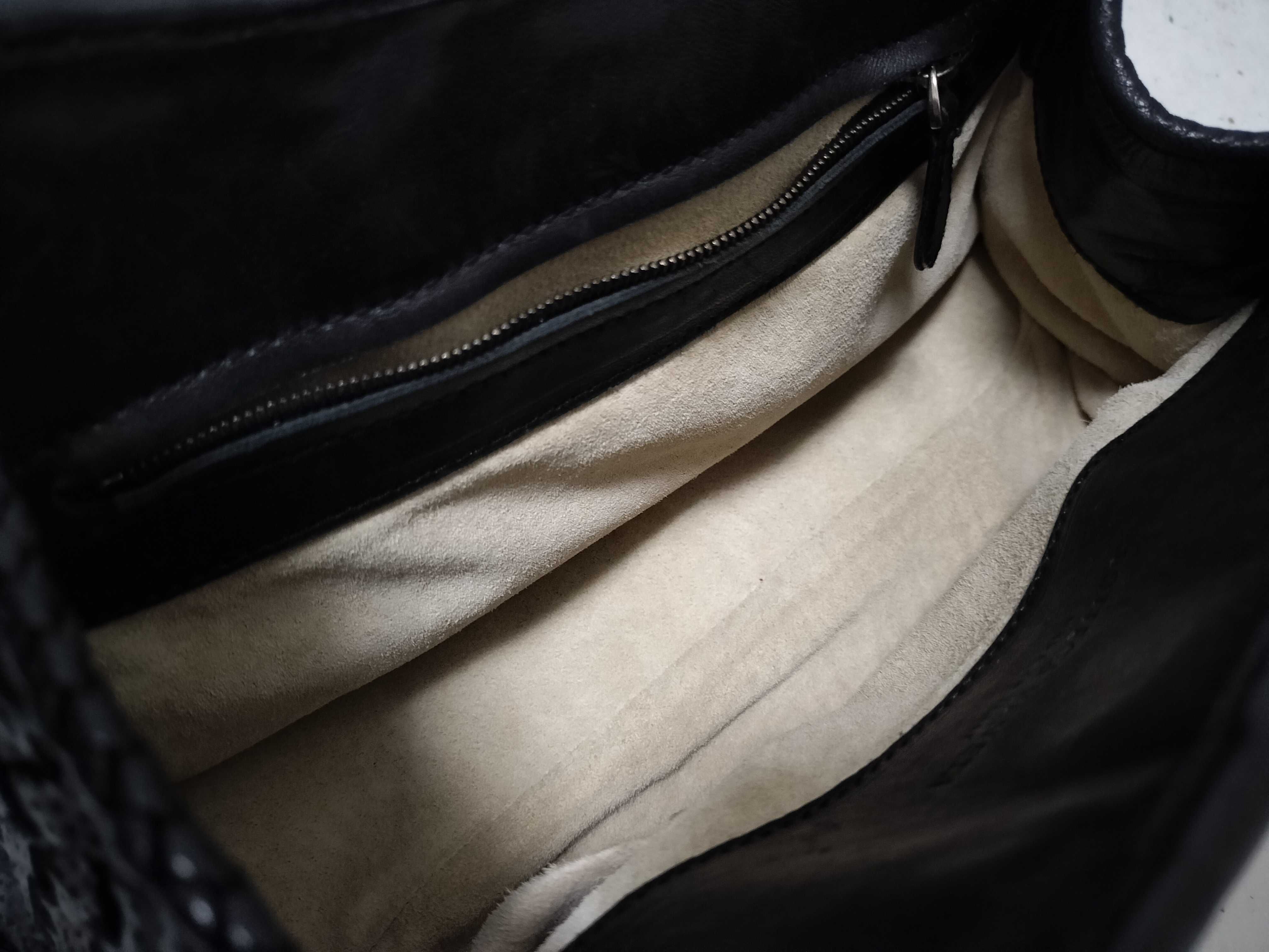 One-Shoulder Bag Intrecciato Perforated Leather Black Shoulder Bag — view 9