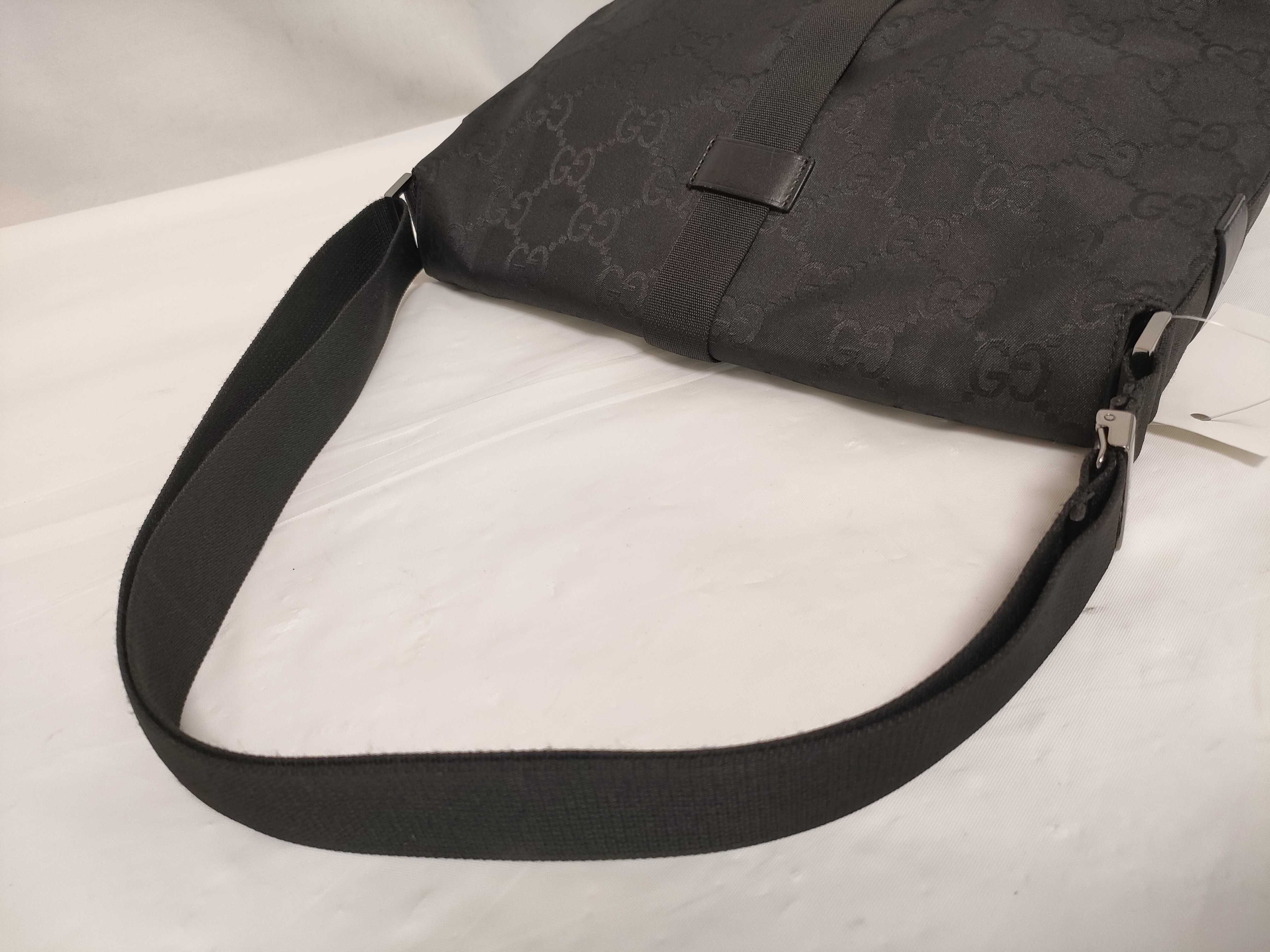GG Supreme 001 3726 Shoulder Bag — view 3