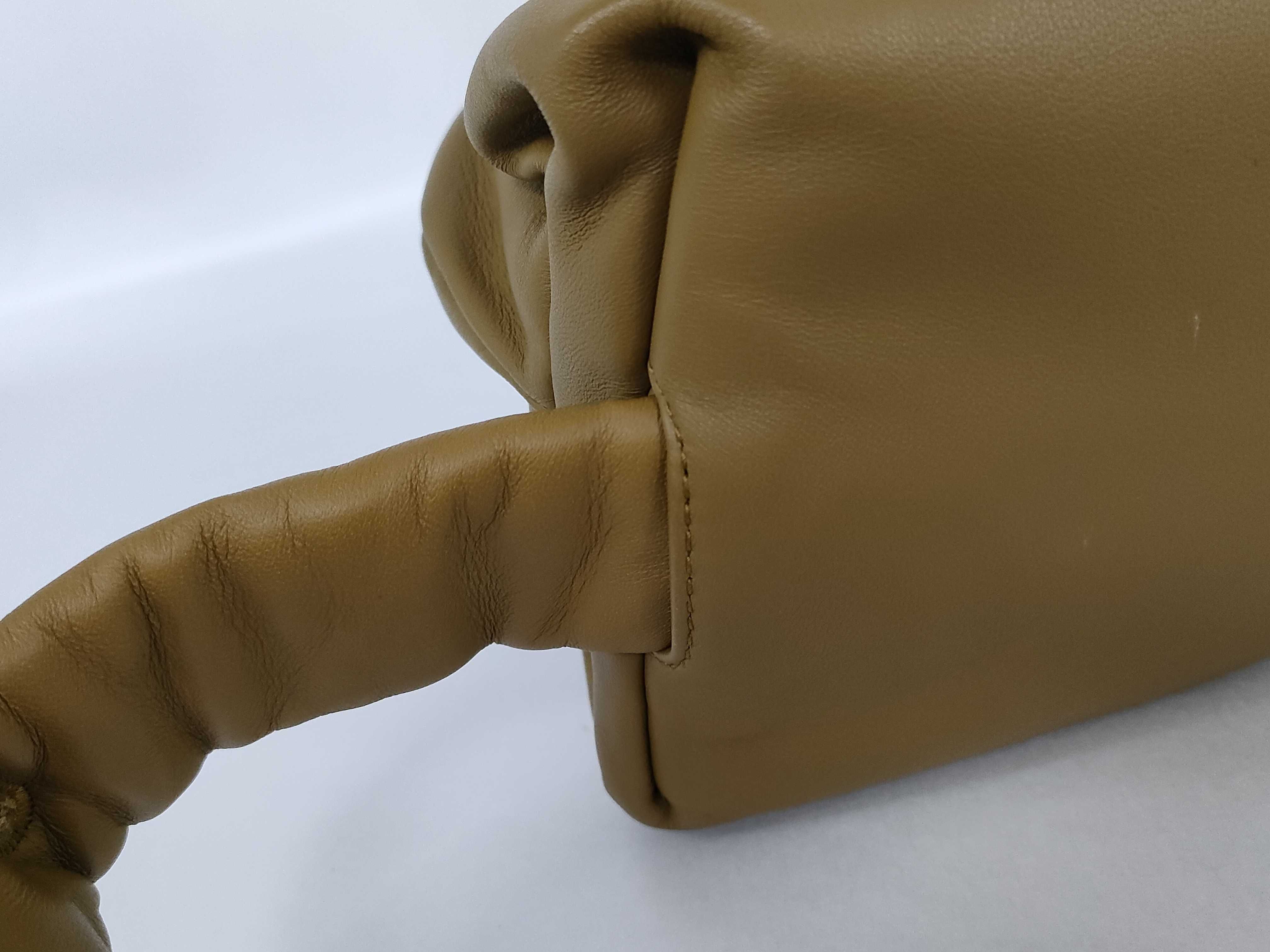 The Body Bag Shoulder Bag Beige Shoulder Bag — view 5
