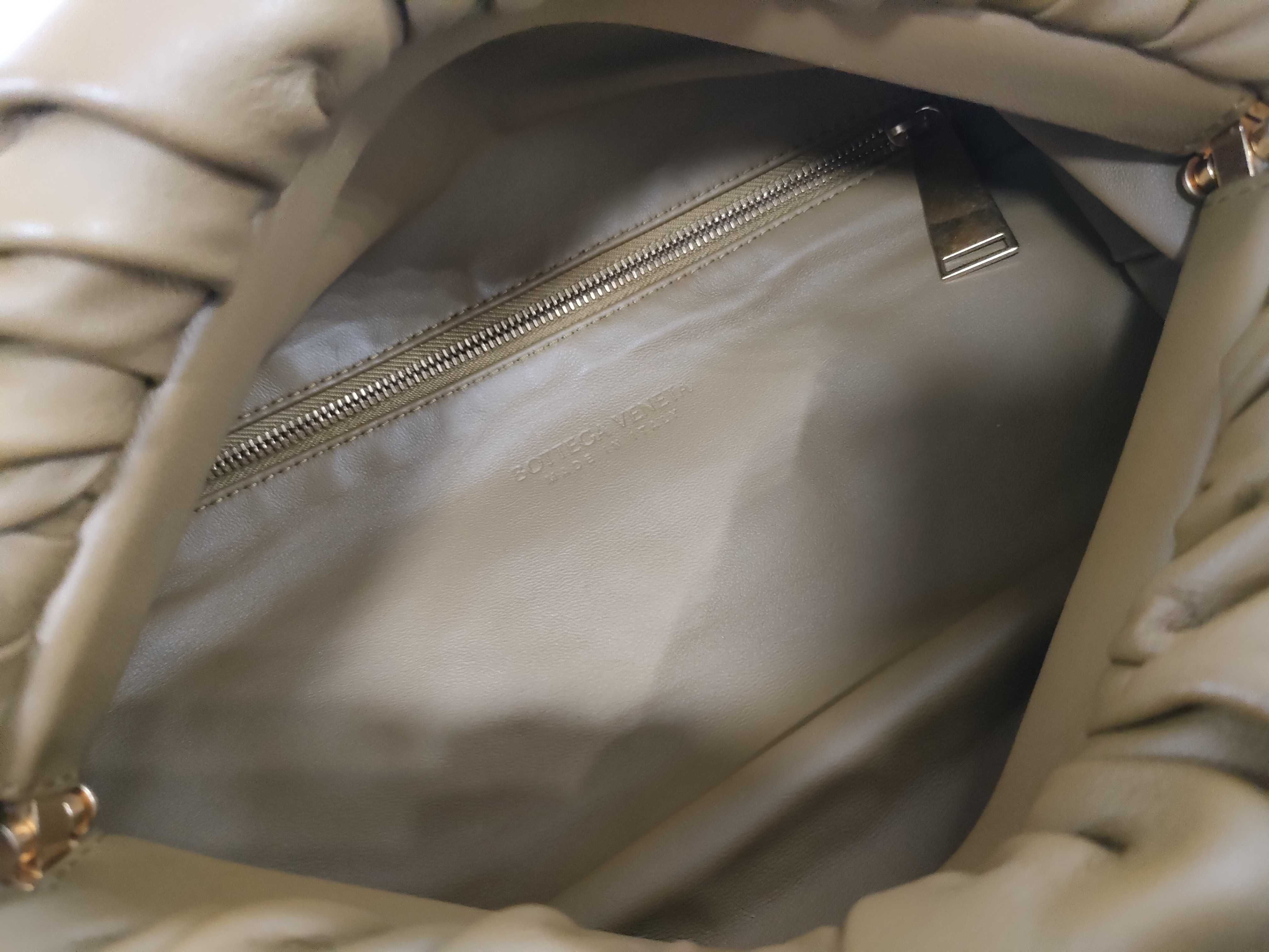 The Body Bag Shoulder Bag Beige Shoulder Bag — view 8
