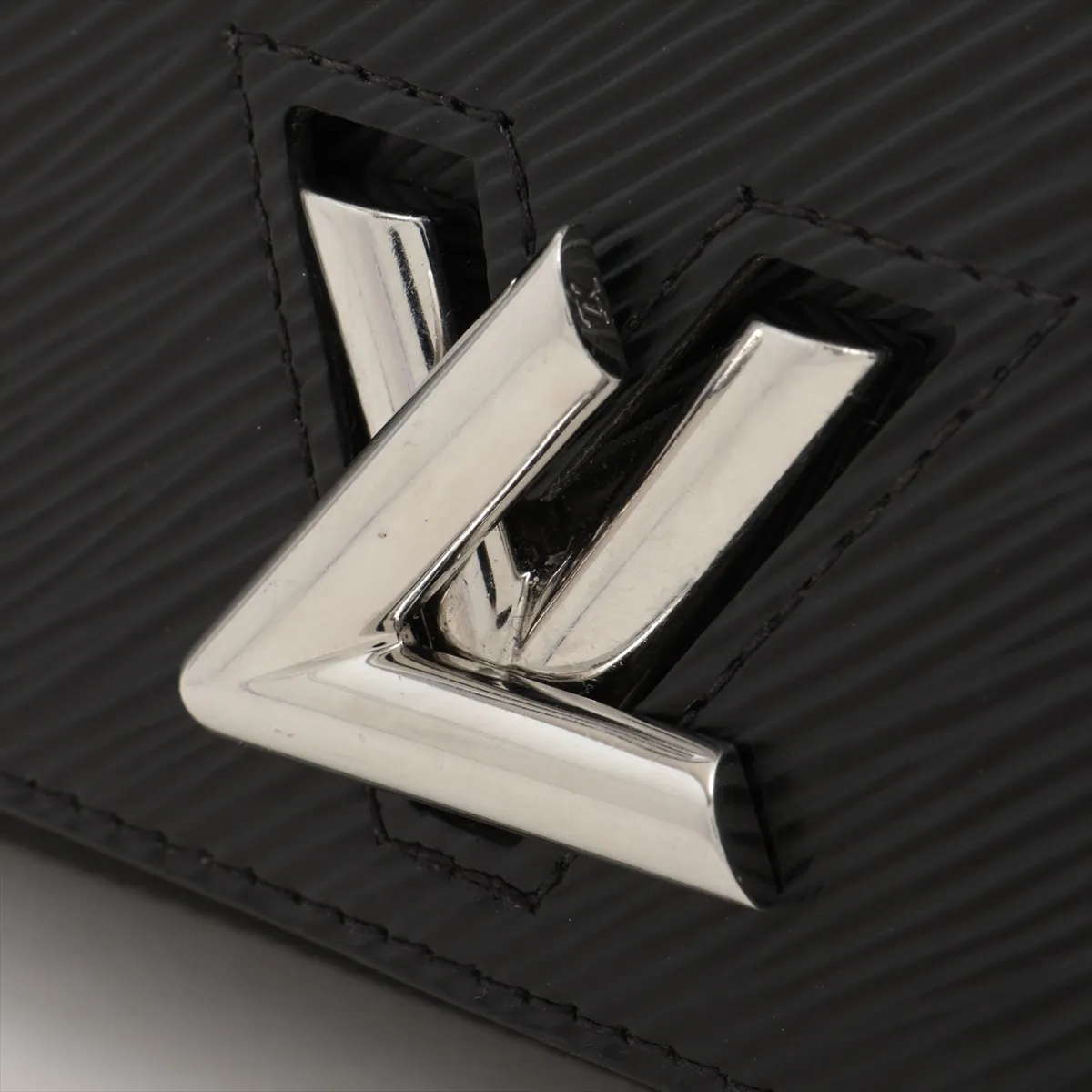 Epi Portefeuille Twist Compact M64414, serial number unknown, Noir (black) compact wallet — view 9