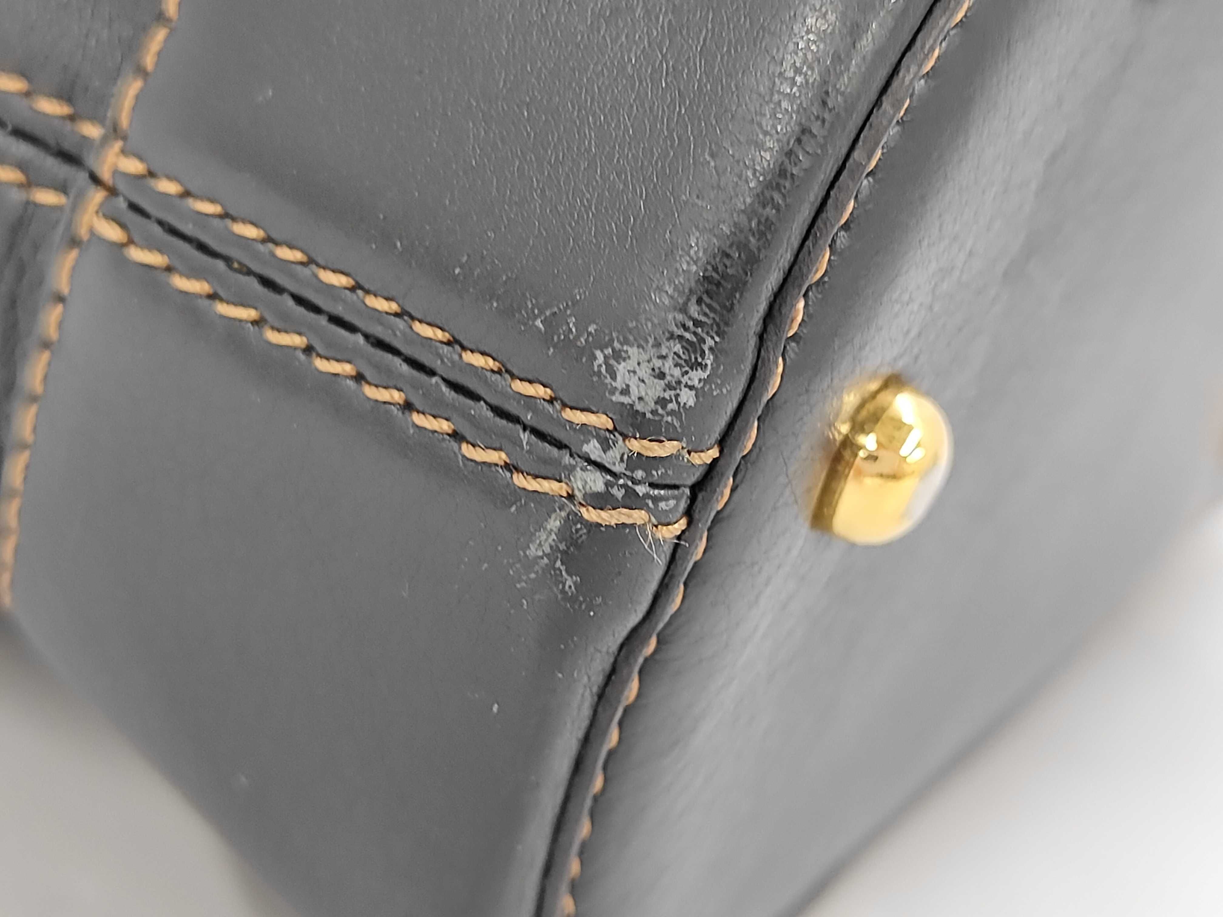 shoulder bag, gold hardware, leather, black. — view 4