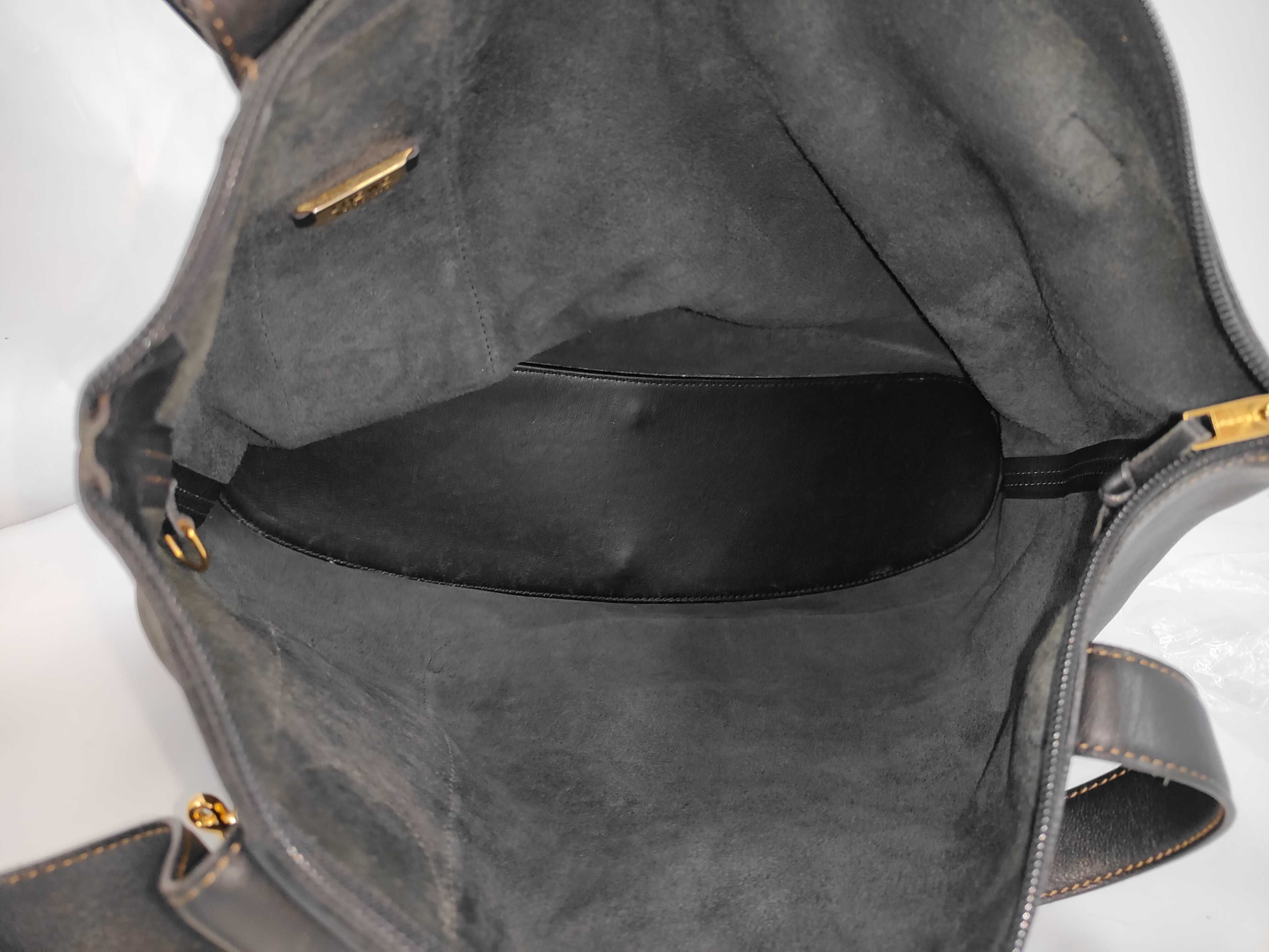 shoulder bag, gold hardware, leather, black. — view 9