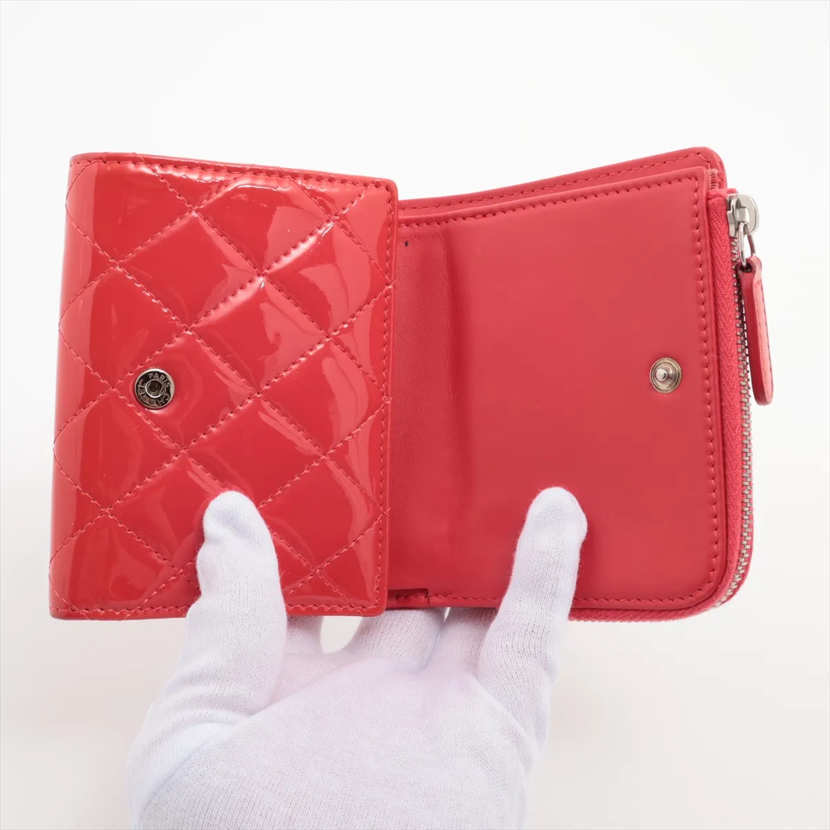 Matelassé Patent Leather Compact Wallet, Red, Silver Hardware, 21540928 — view 3