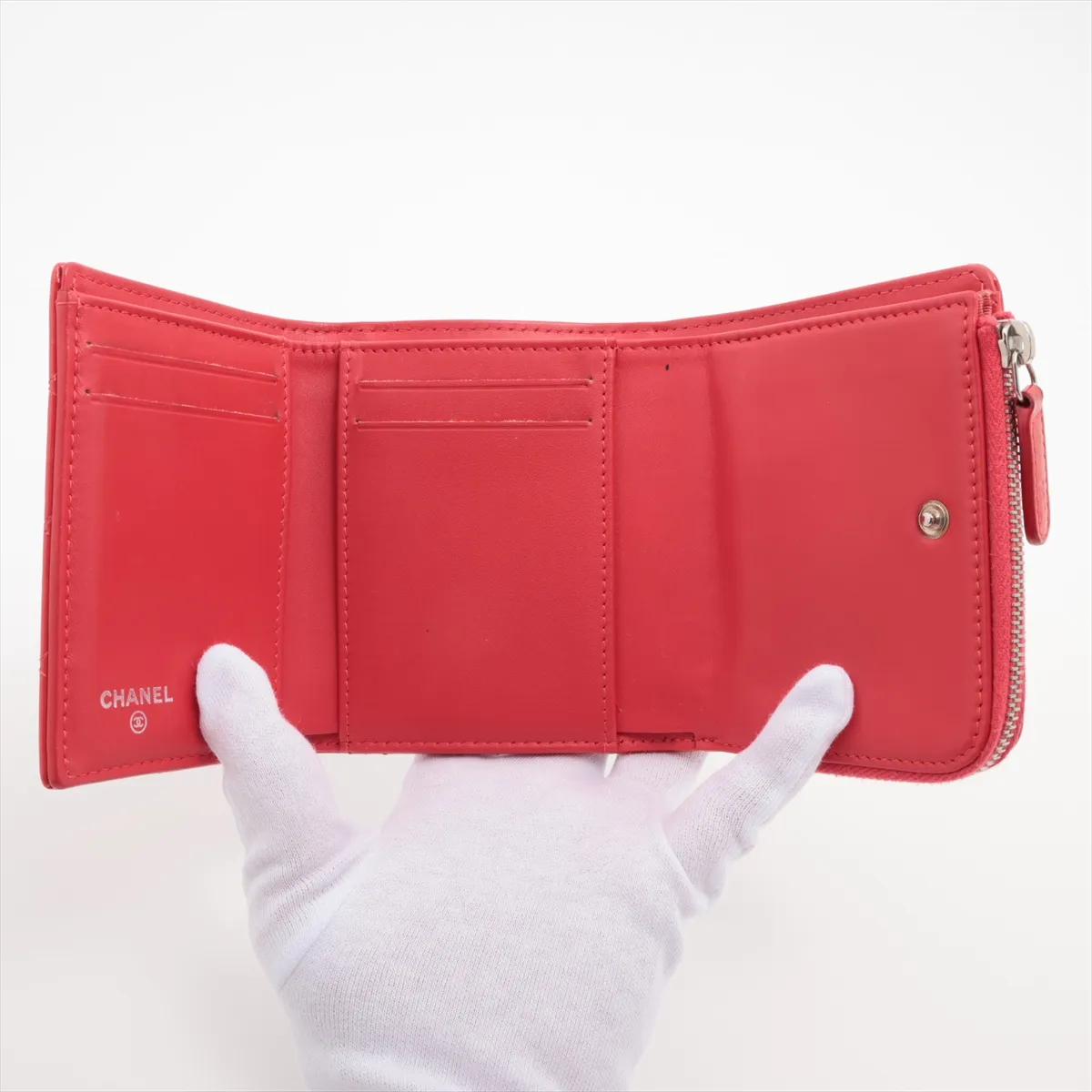 Matelassé Patent Leather Compact Wallet, Red, Silver Hardware, 21540928 — view 4