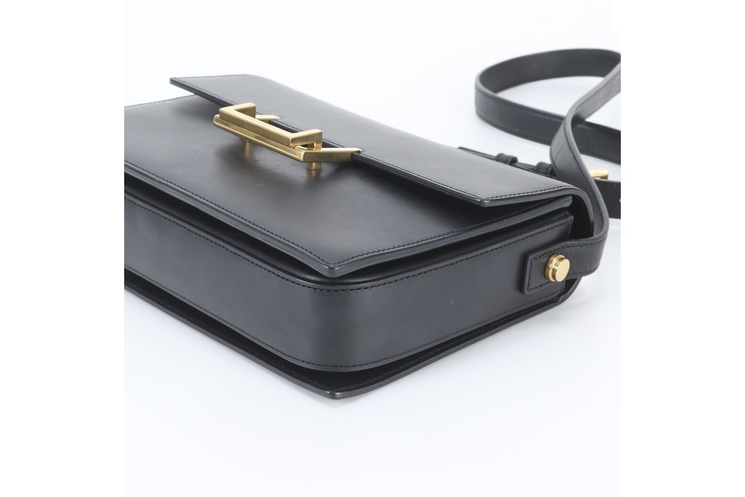Lulu Classic Leather Shoulder Bag — view 4