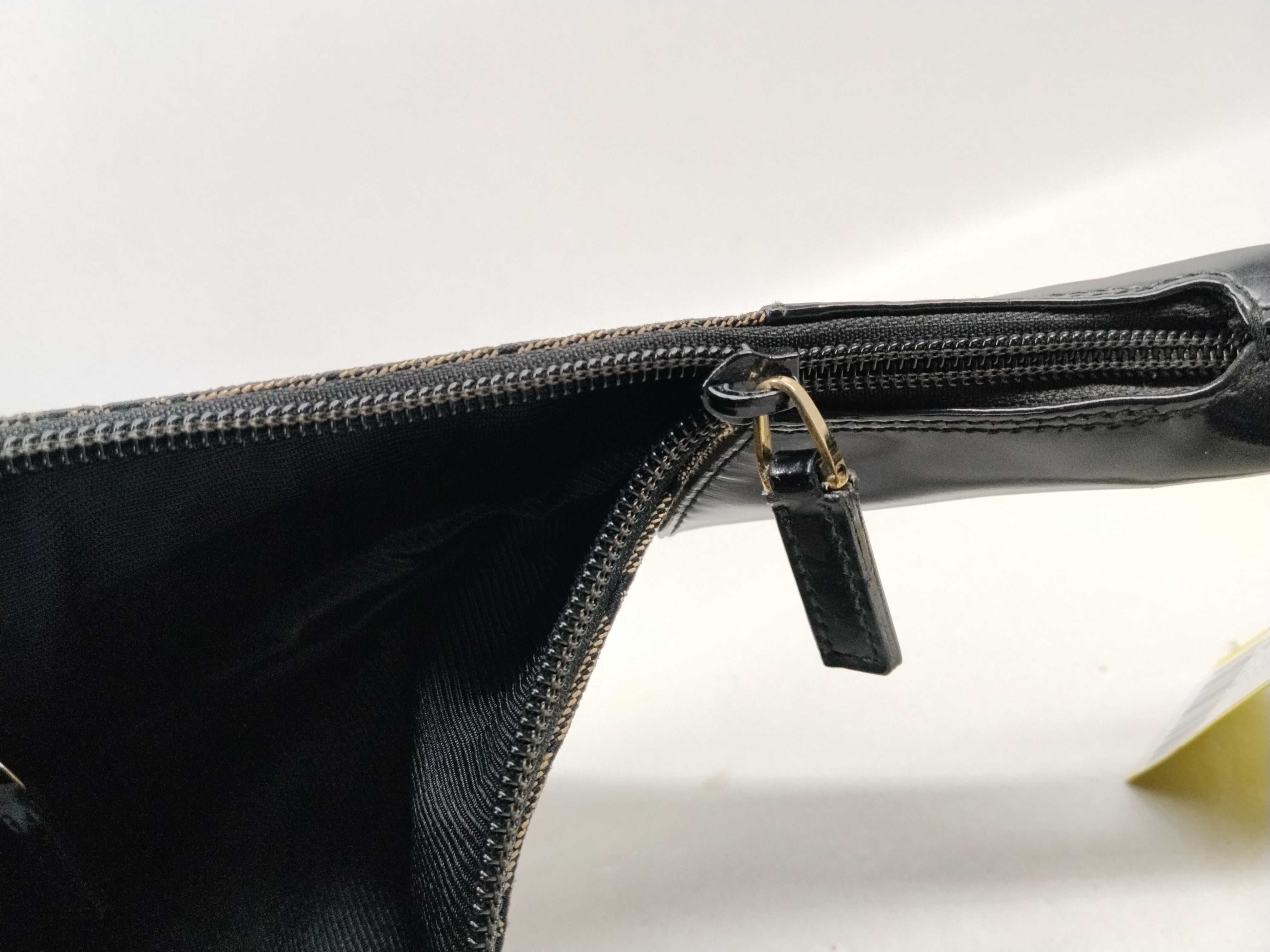 GG Canvas One-Shoulder Bag — view 10